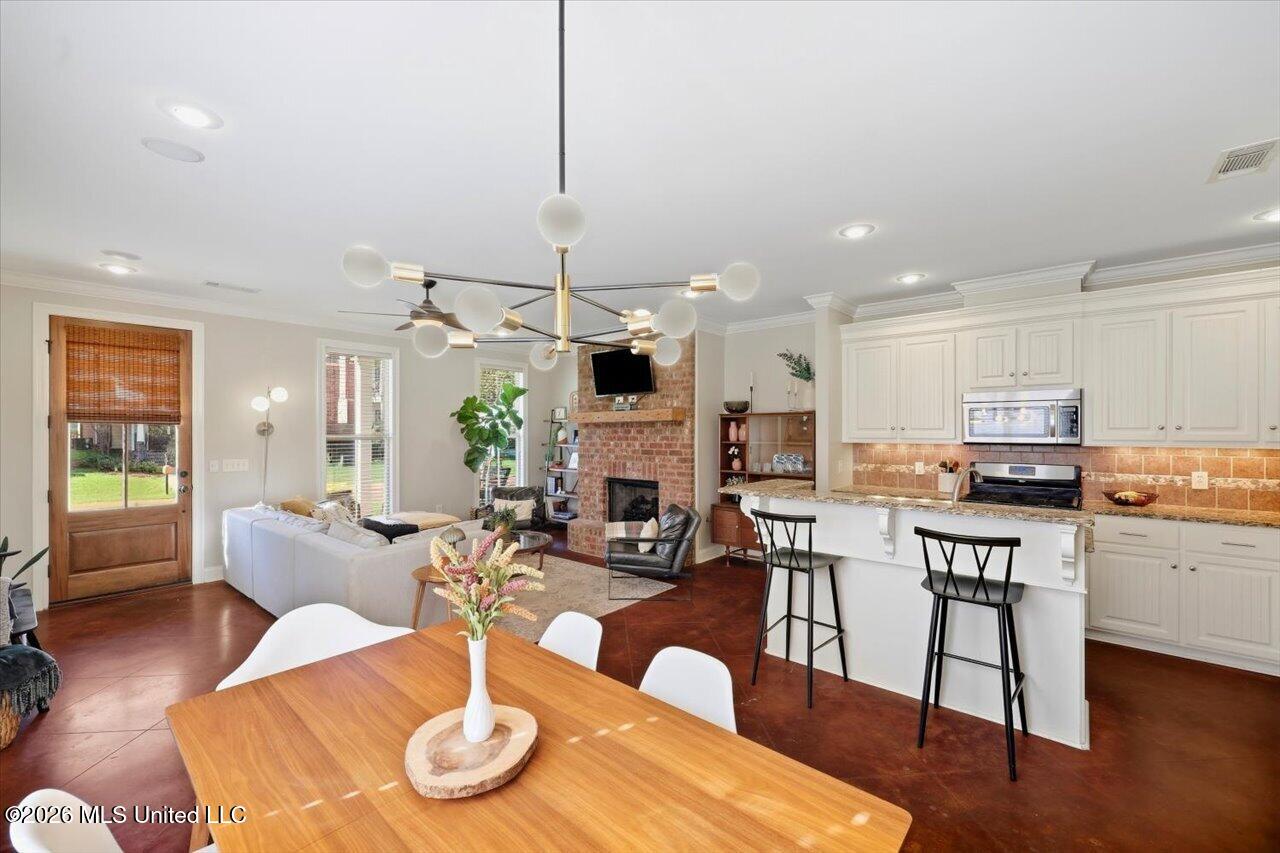 312 W Lawson Street Property Photo 15