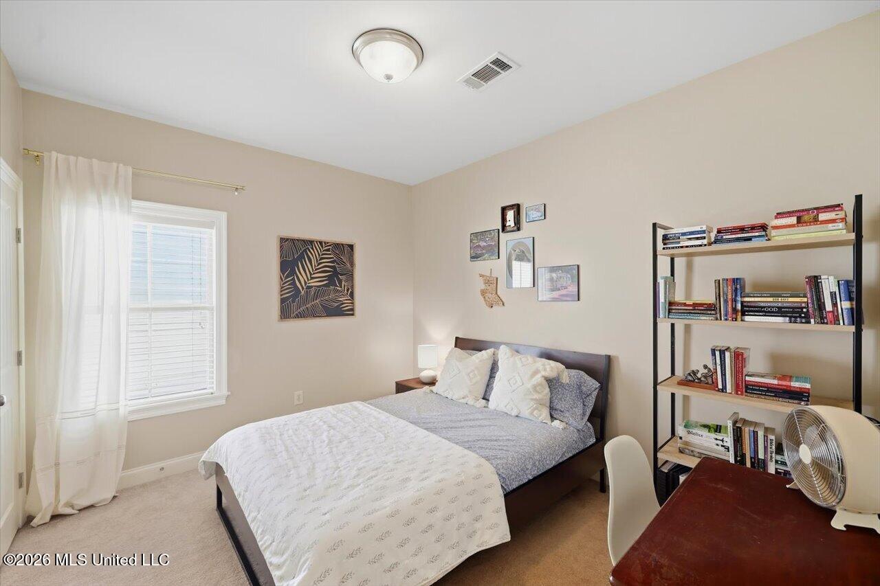 312 W Lawson Street Property Photo 28