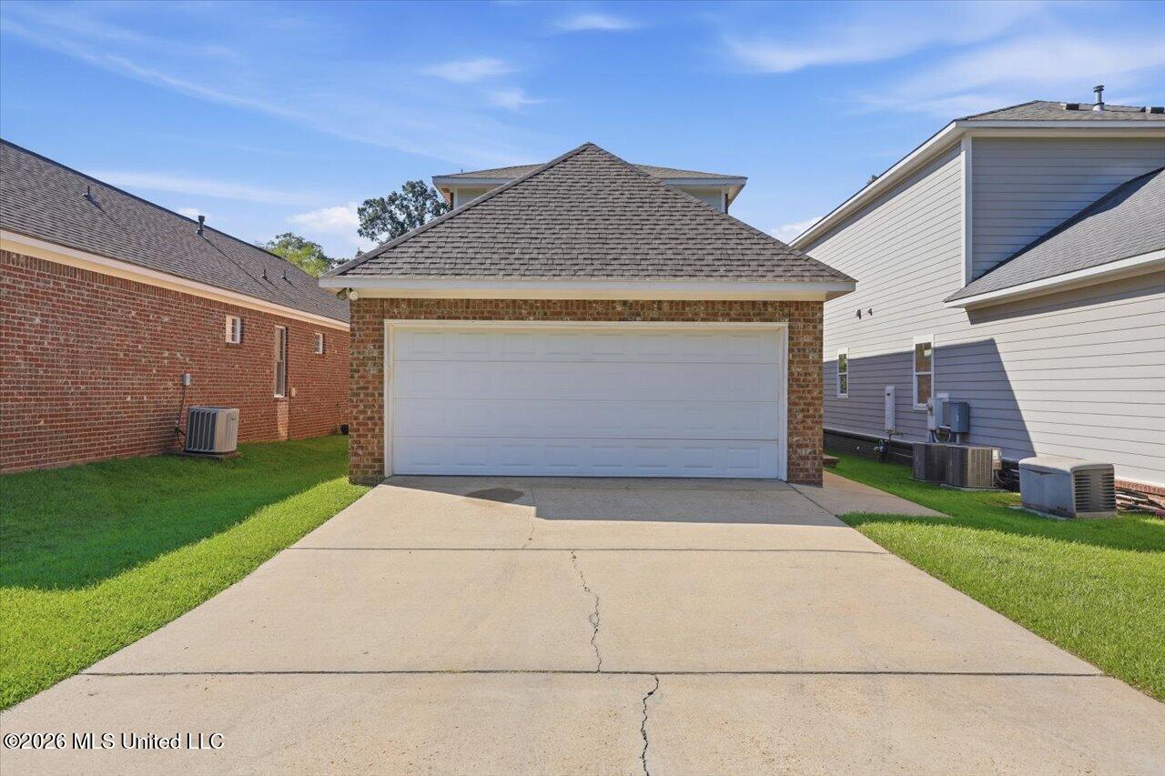 312 W Lawson Street Property Photo 31