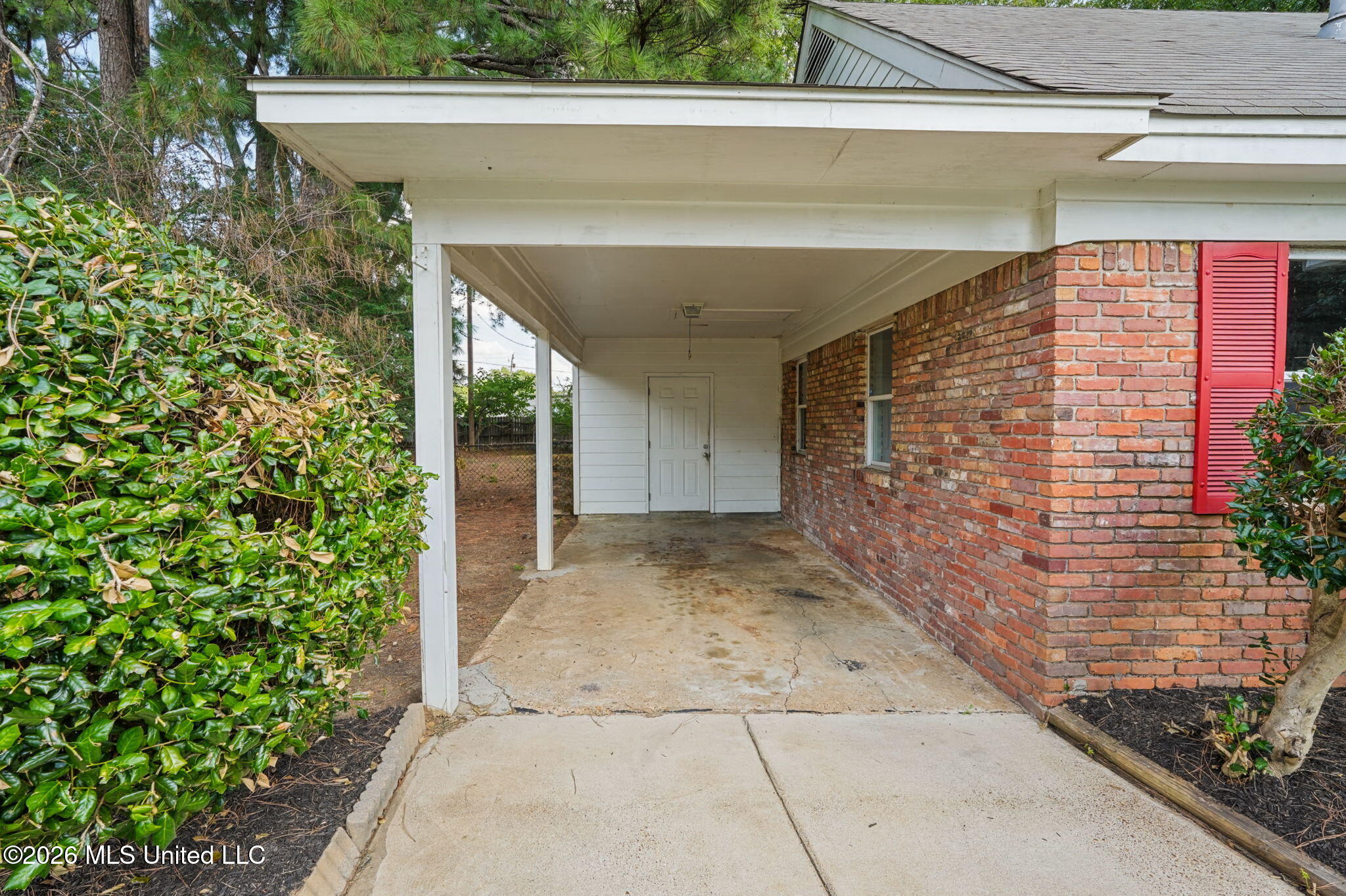 1693 Carla Cove Property Photo 5