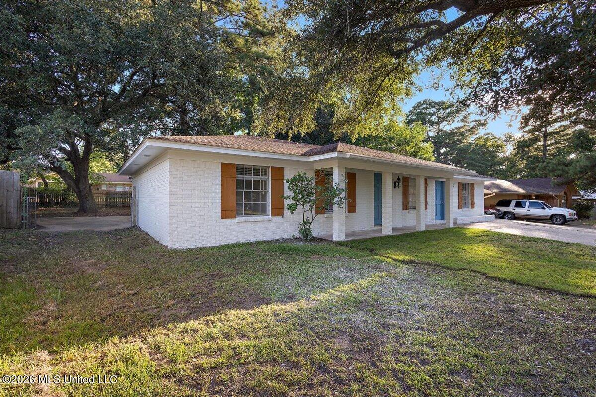 2549 Gina Drive Property Photo 2