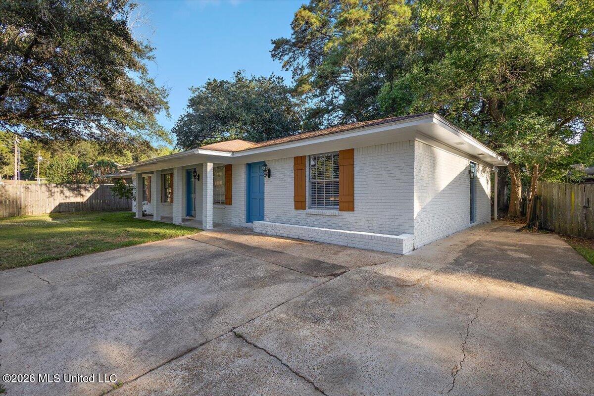 2549 Gina Drive Property Photo 3