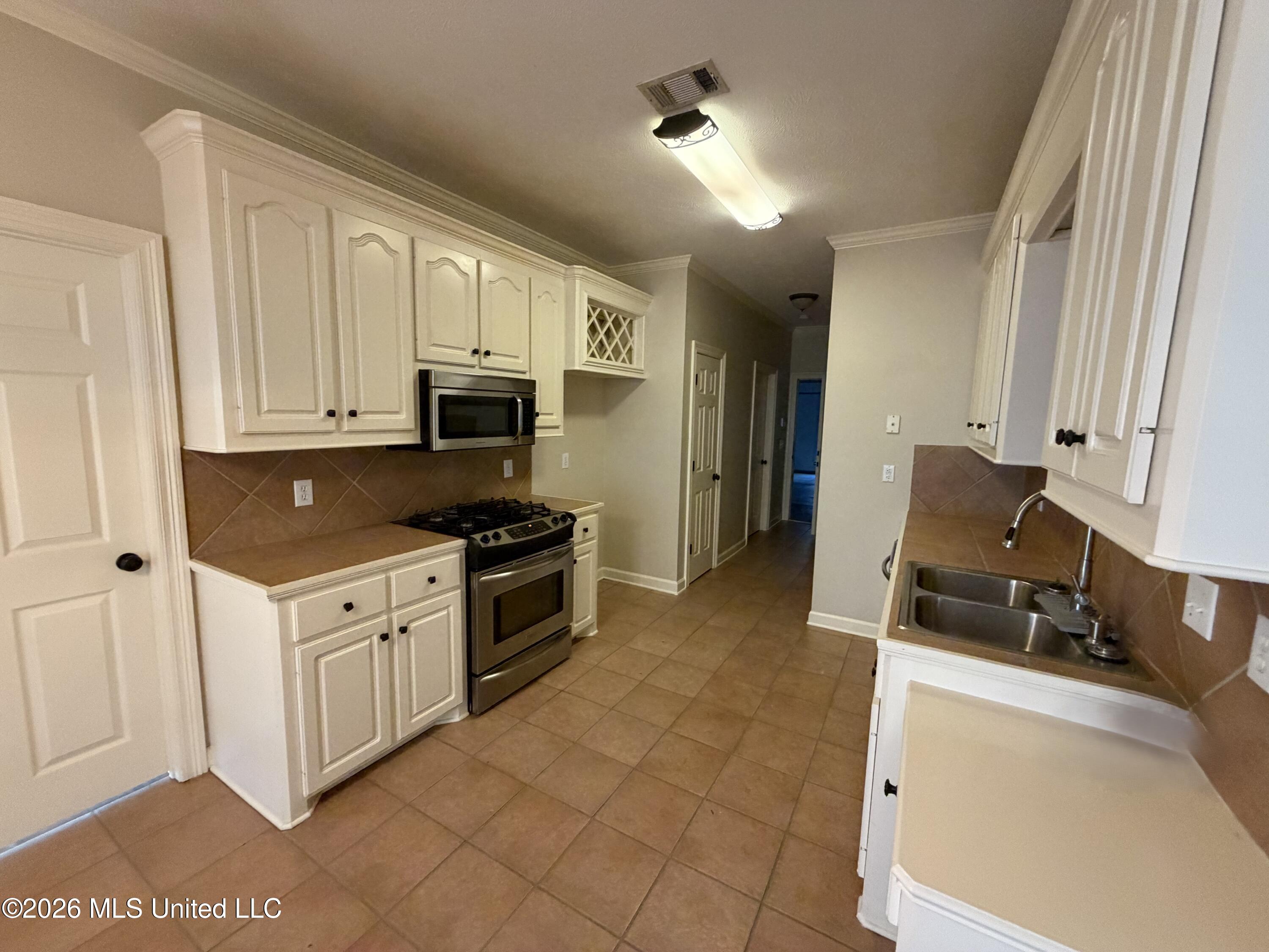 436 Madison Oaks Drive Property Photo 4