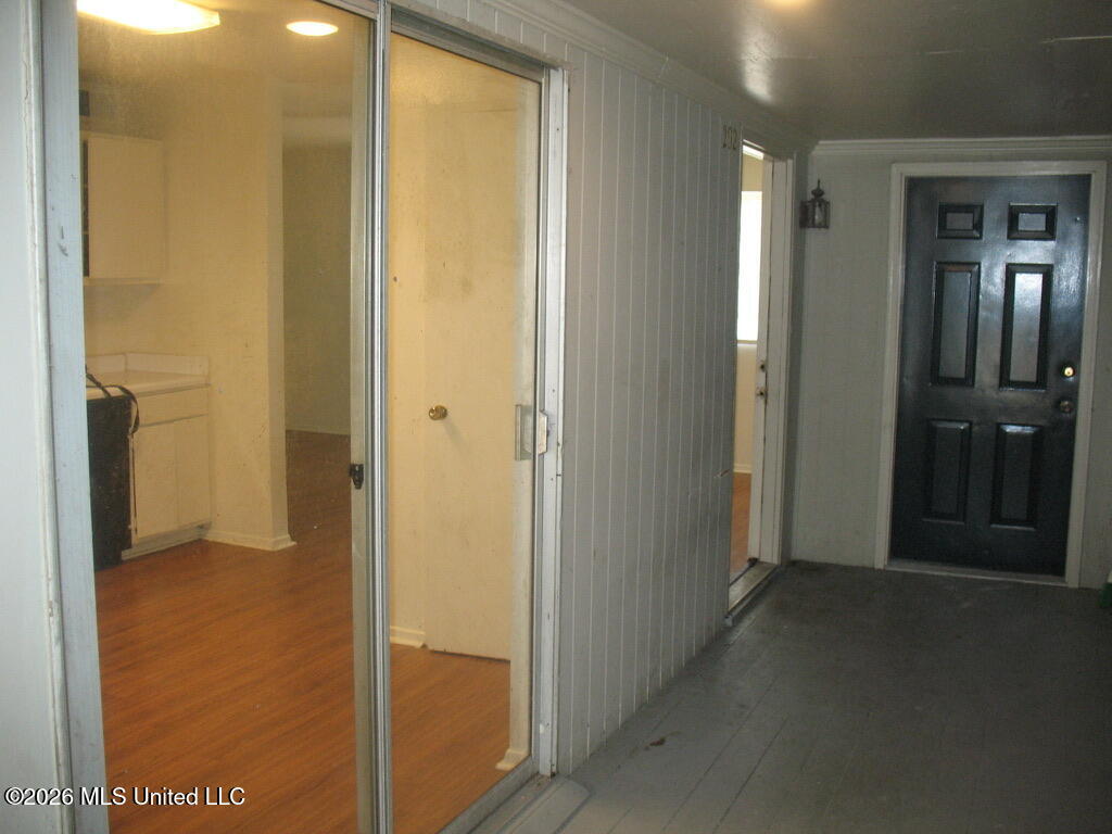 940 Bellevue Place Property Photo 2