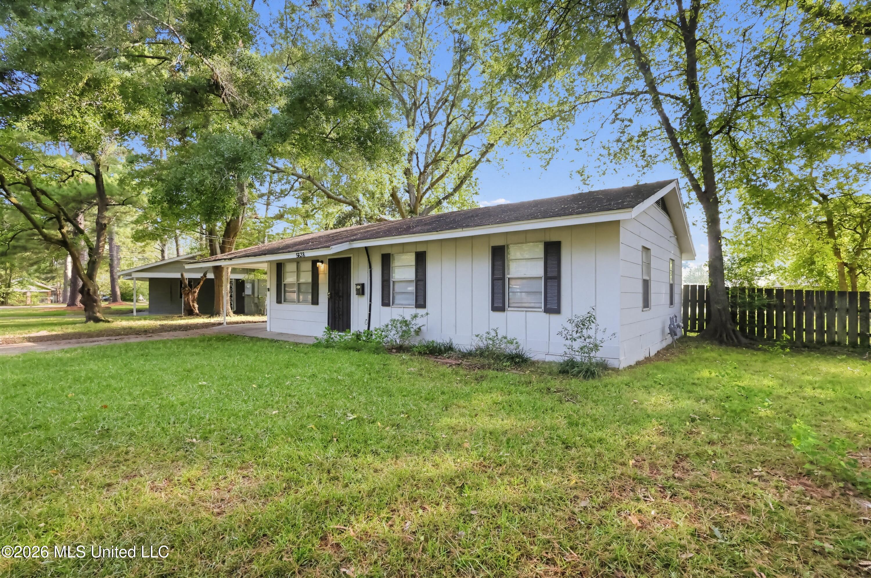 1334 Whispering Oaks Cove Property Photo 2