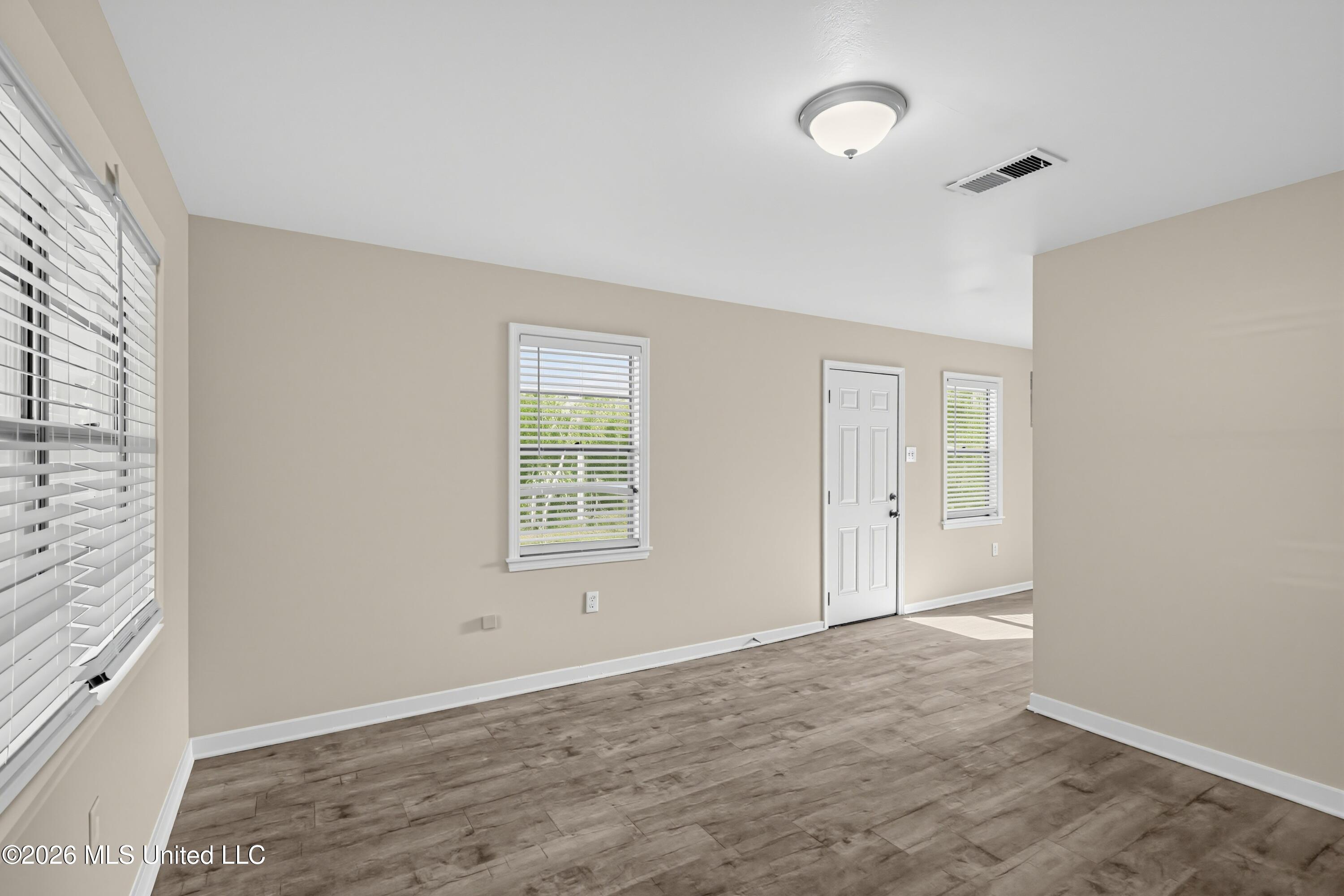 1334 Whispering Oaks Cove Property Photo 3