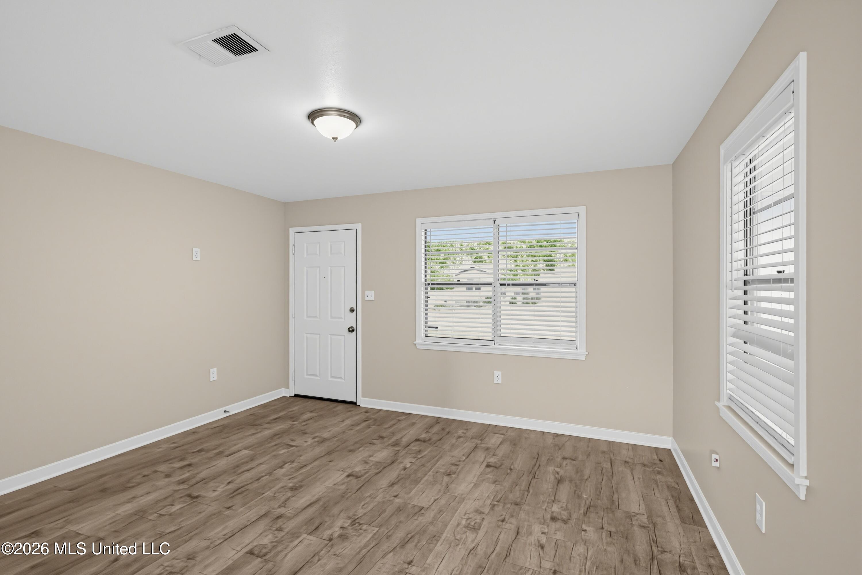 1334 Whispering Oaks Cove Property Photo 4