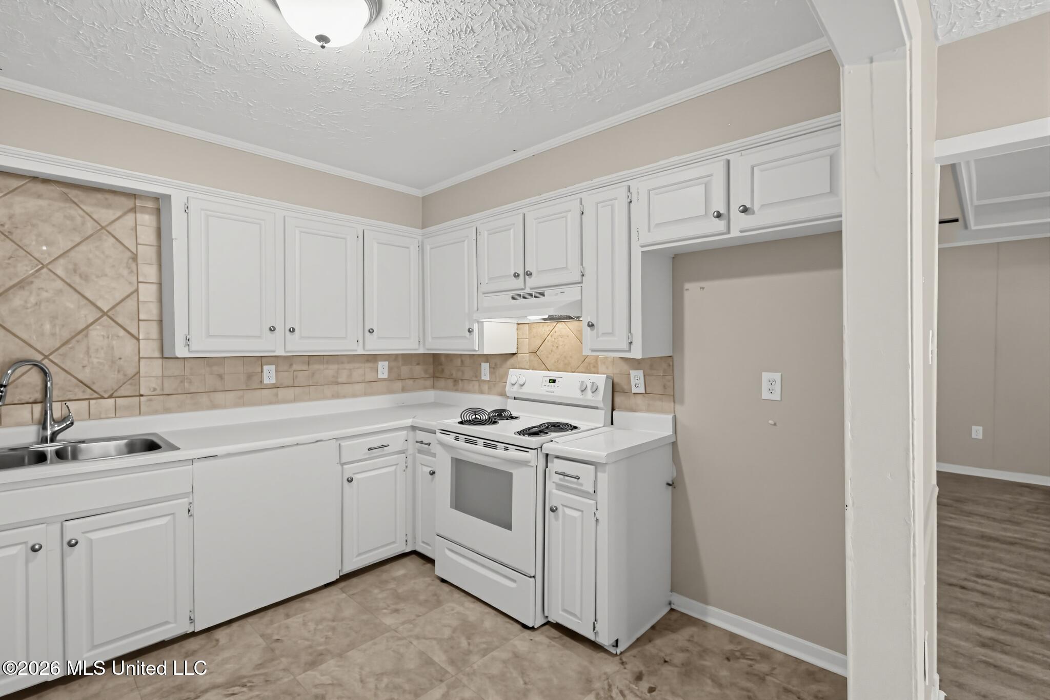 1334 Whispering Oaks Cove Property Photo 6