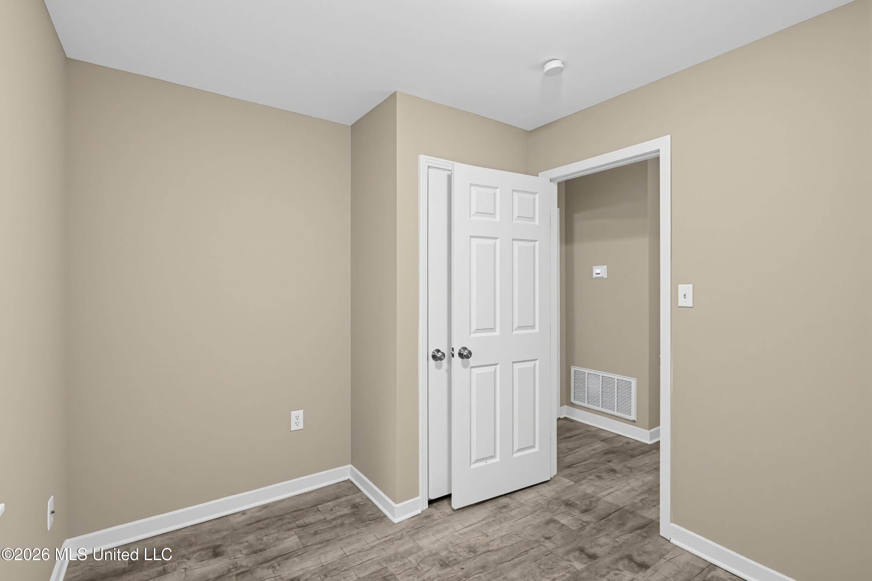 1334 Whispering Oaks Cove Property Photo 7