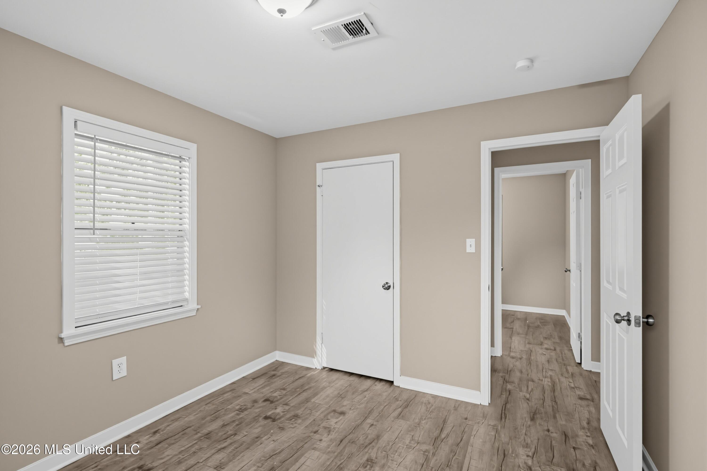 1334 Whispering Oaks Cove Property Photo 9