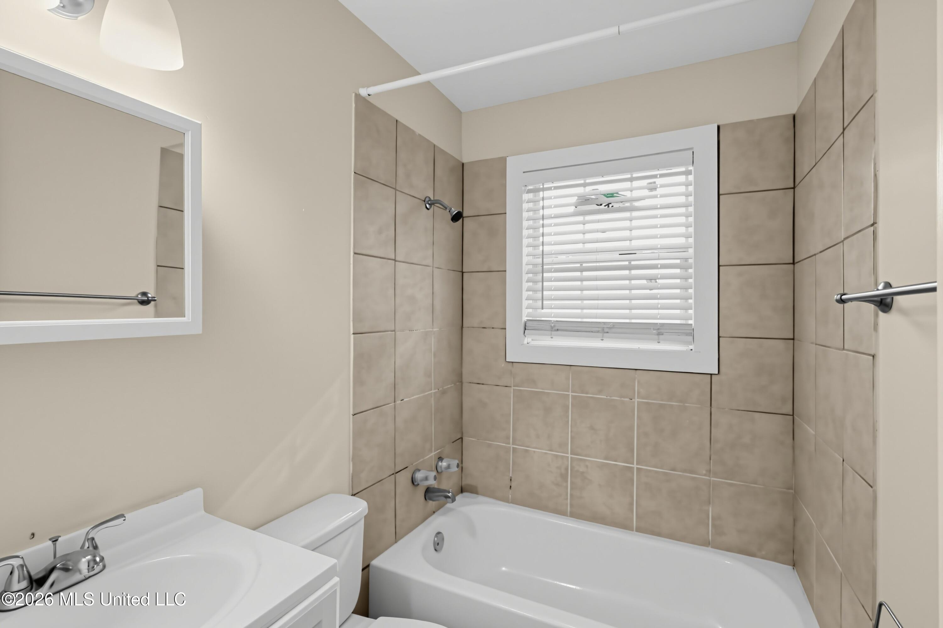 1334 Whispering Oaks Cove Property Photo 13