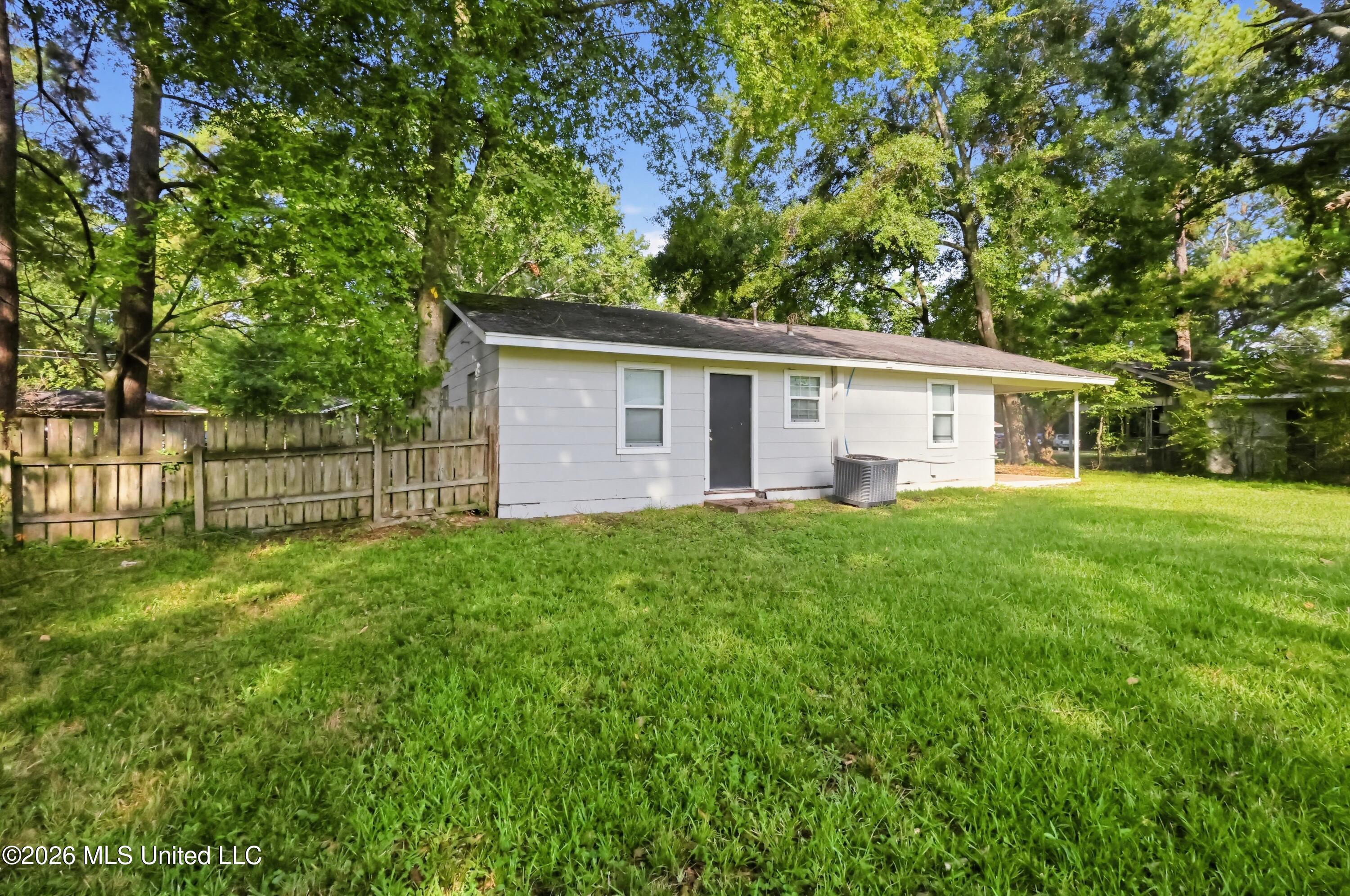 1334 Whispering Oaks Cove Property Photo 16