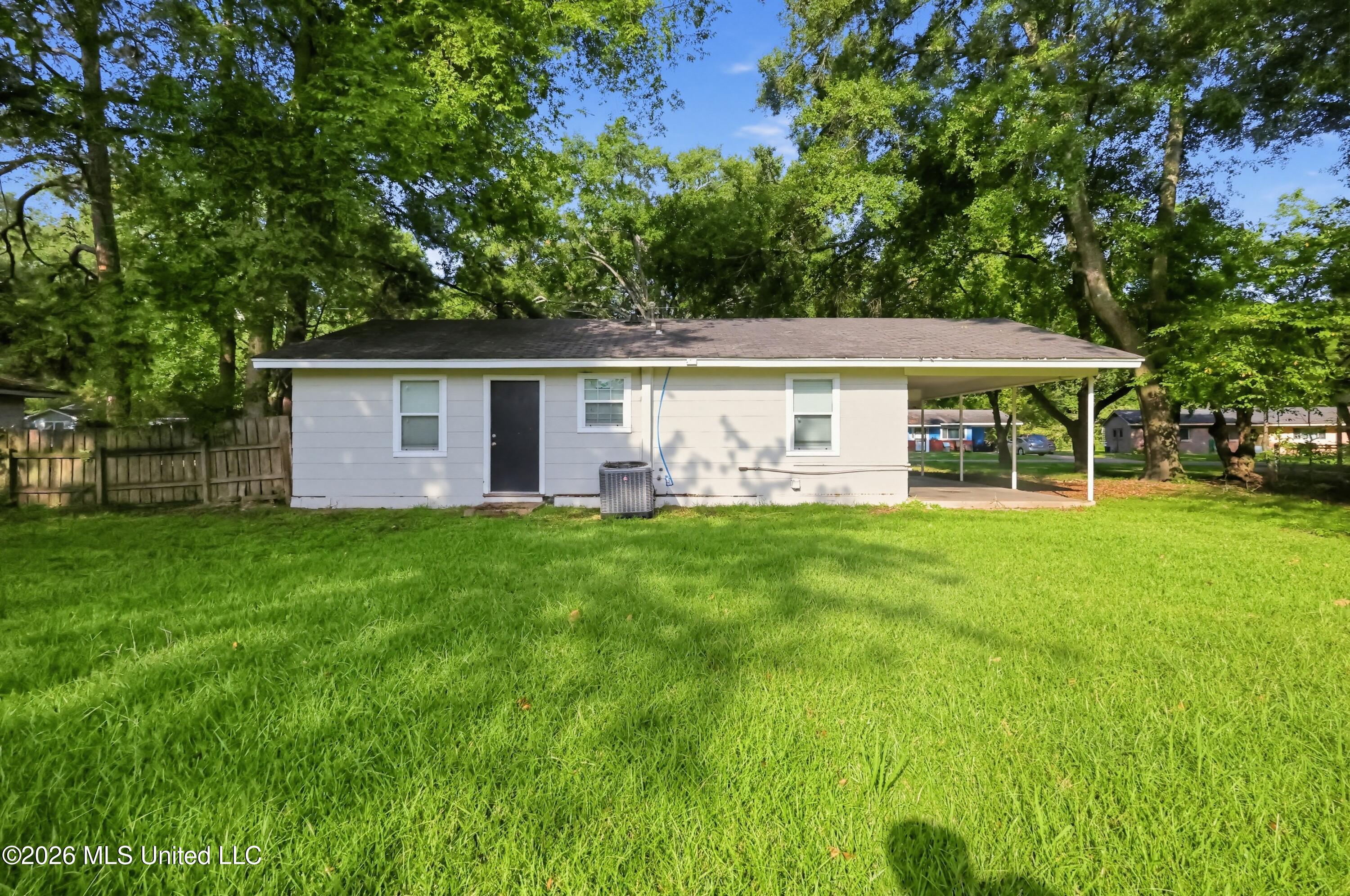 1334 Whispering Oaks Cove Property Photo 17