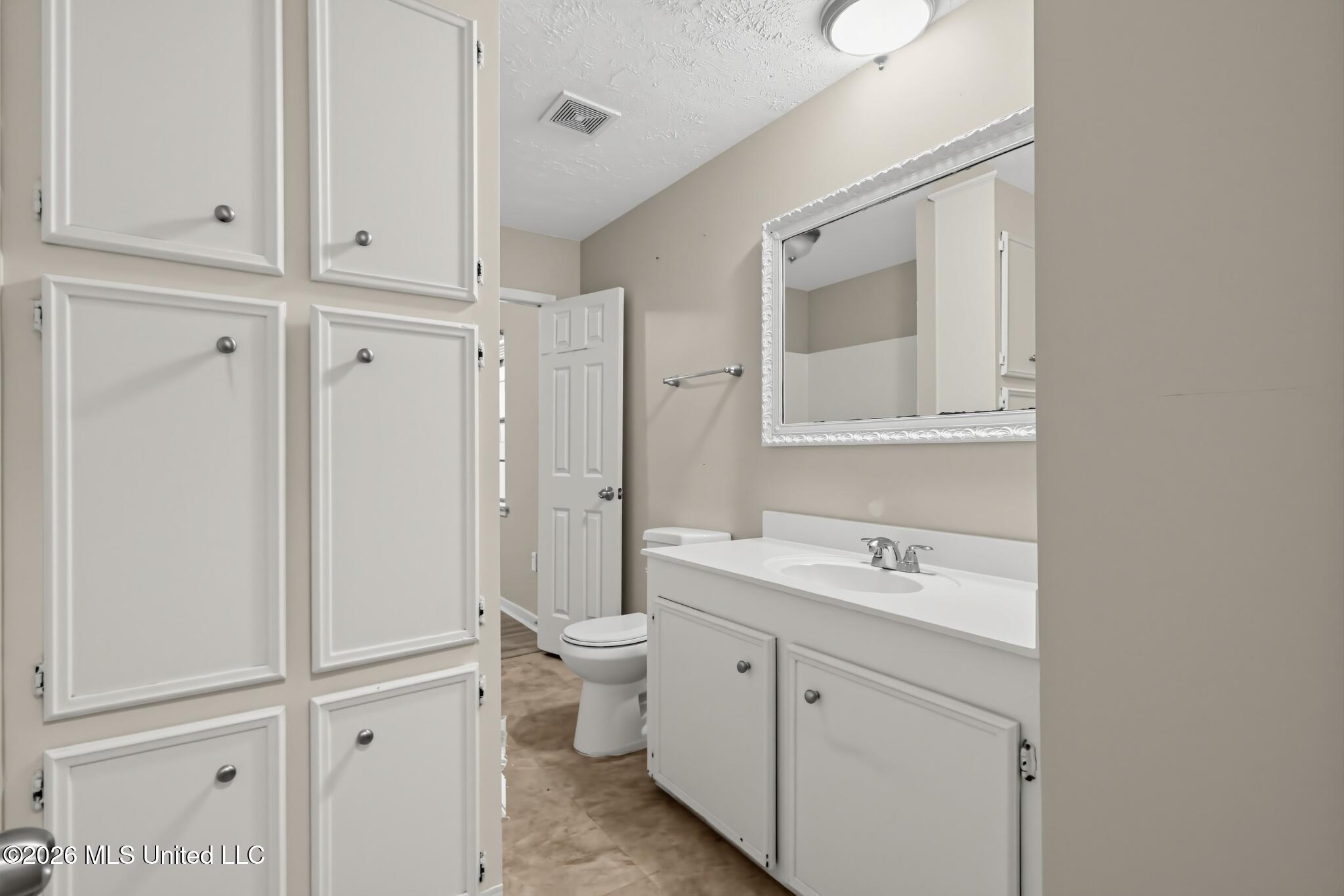 1334 Whispering Oaks Cove Property Photo 18