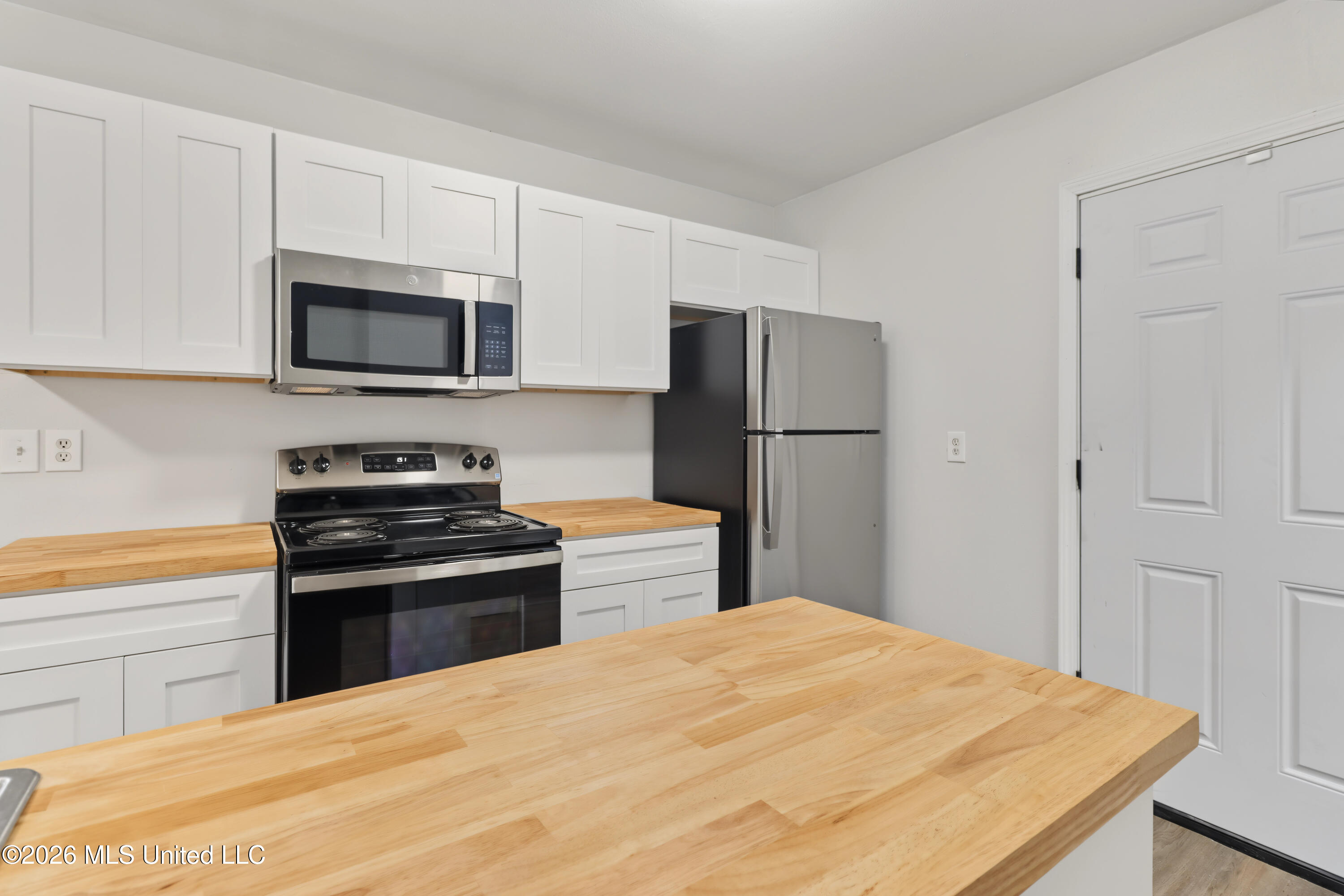 2001 43rd Avenue Property Photo 4