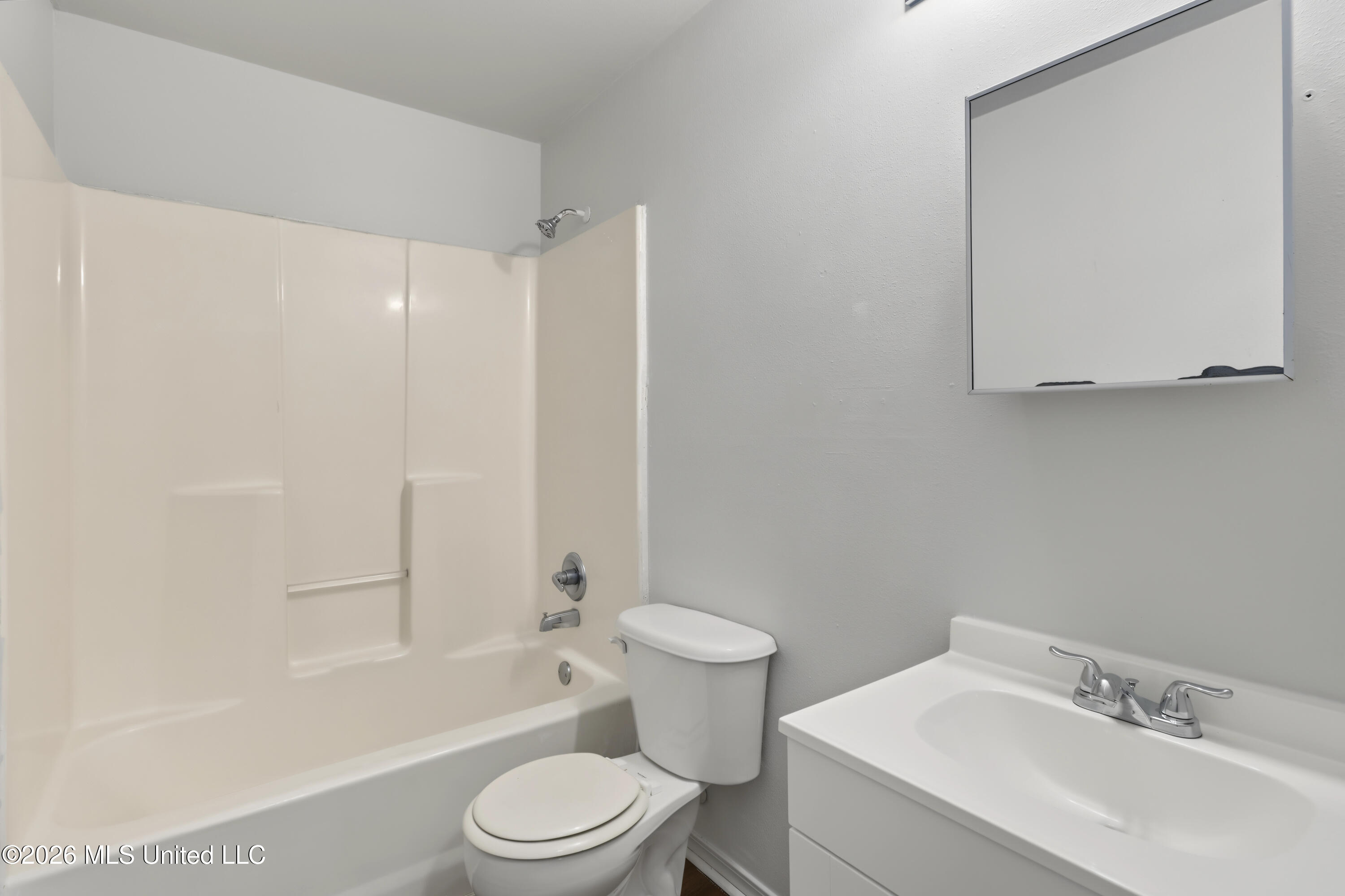 2001 43rd Avenue Property Photo 8