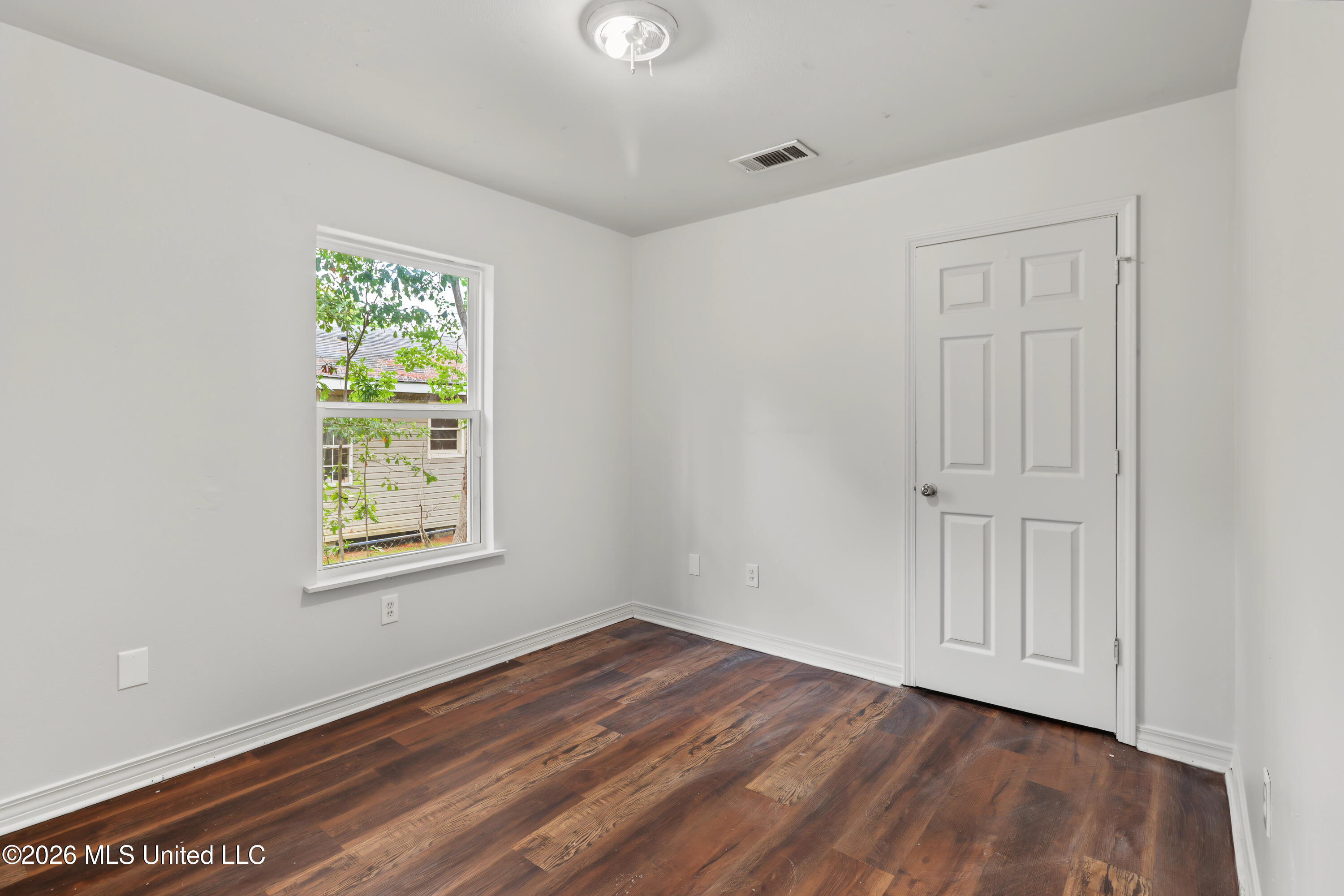 2001 43rd Avenue Property Photo 11