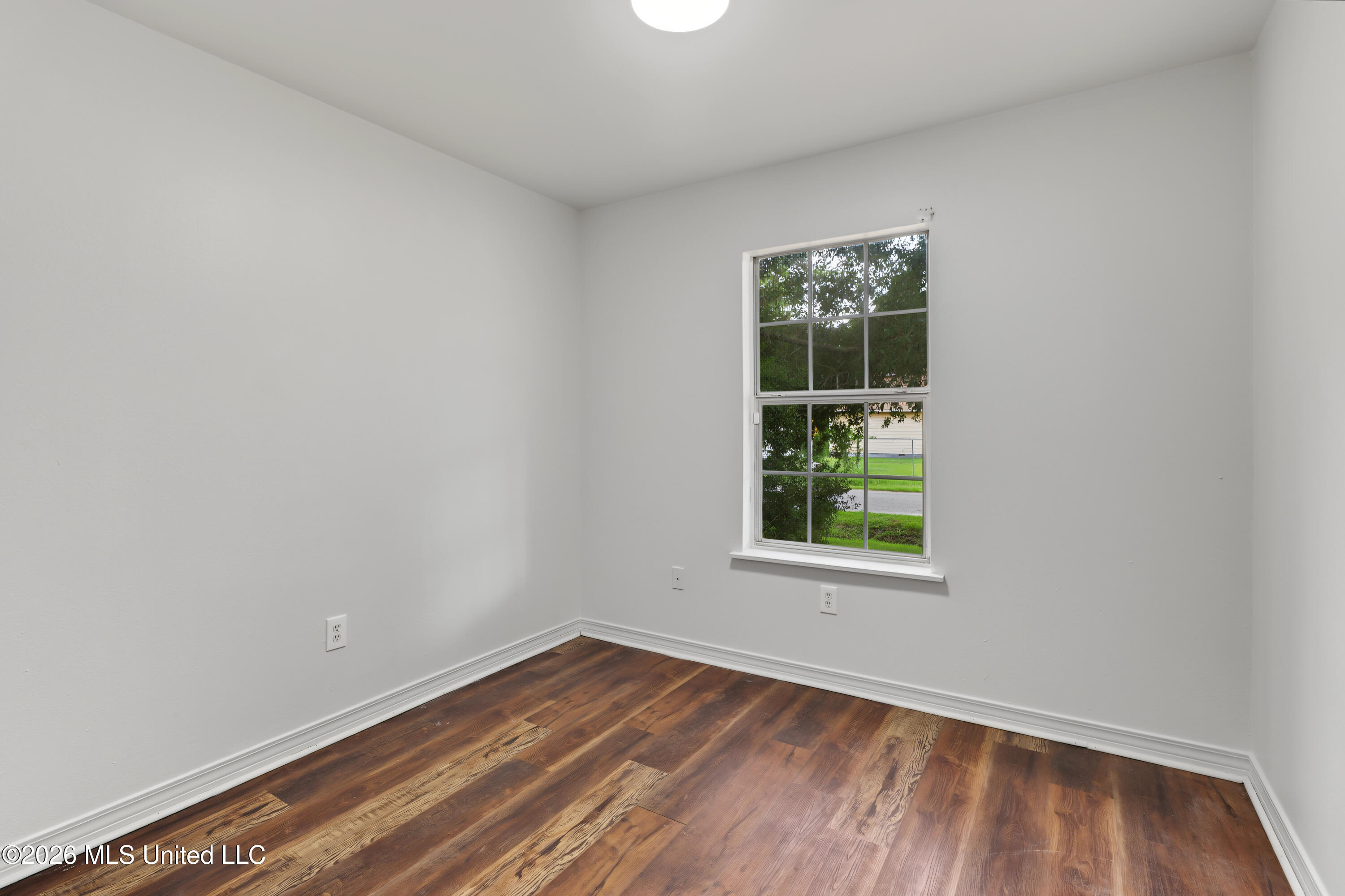 2001 43rd Avenue Property Photo 12