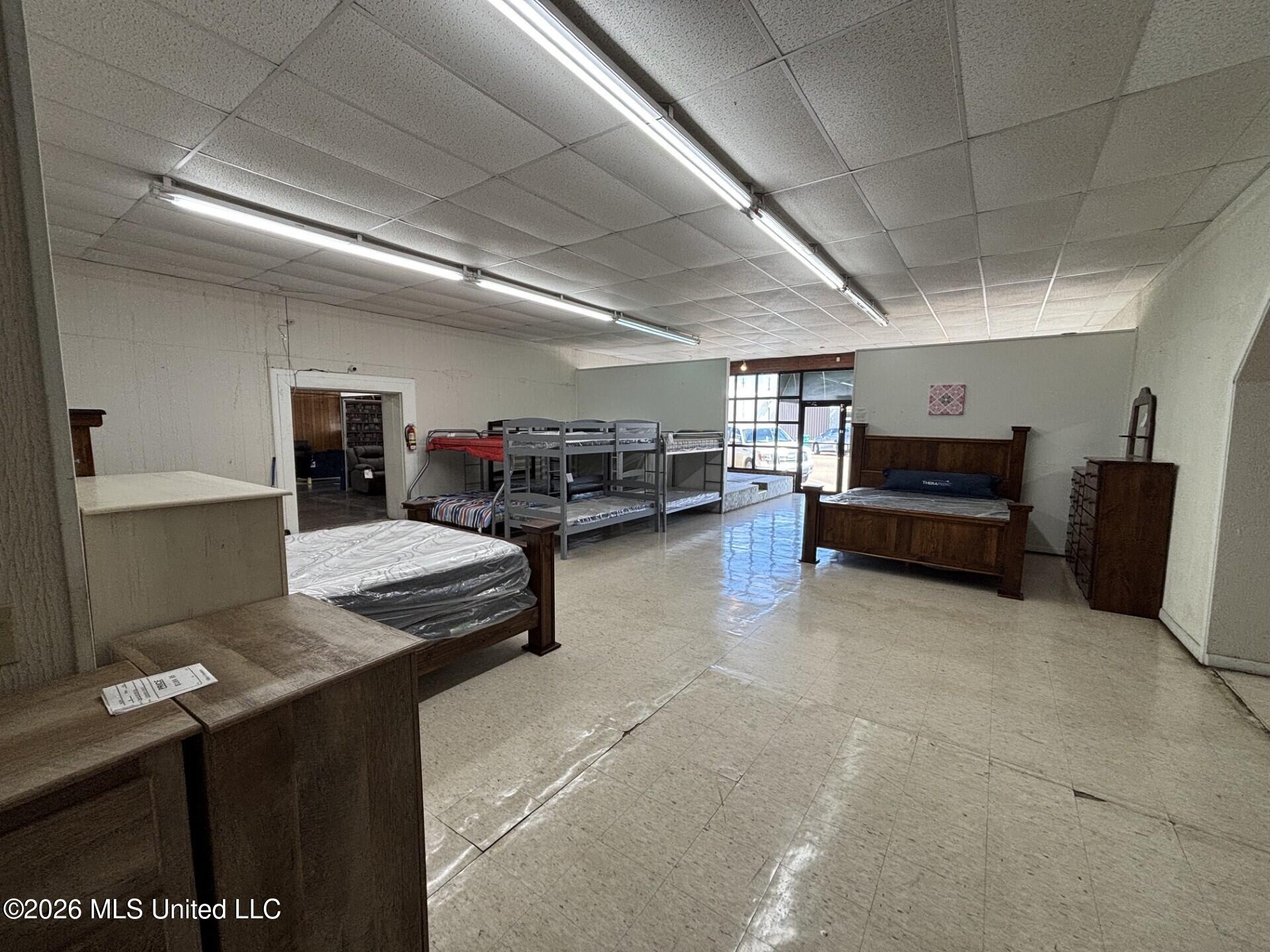 332 E Mulberry Street Property Photo 4