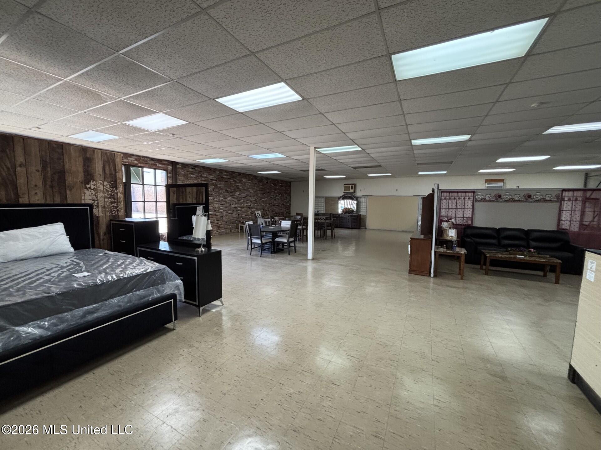 332 E Mulberry Street Property Photo 5