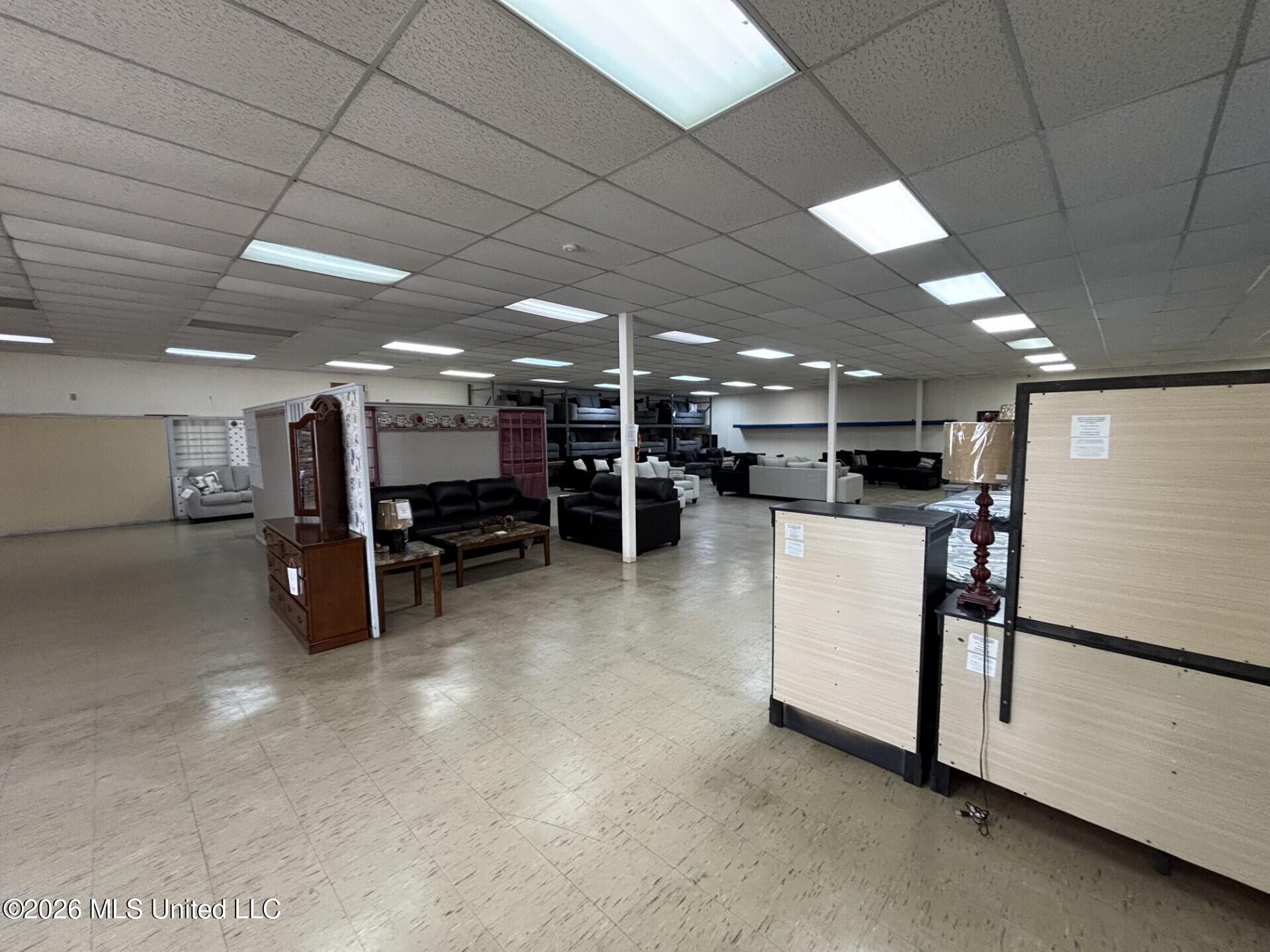 332 E Mulberry Street Property Photo 6