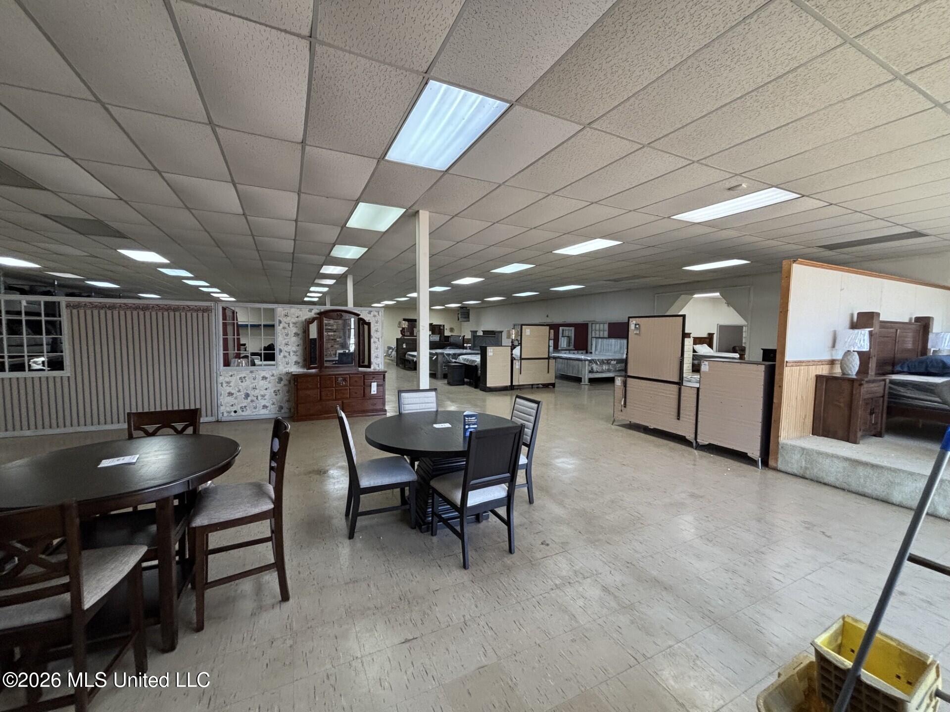 332 E Mulberry Street Property Photo 7
