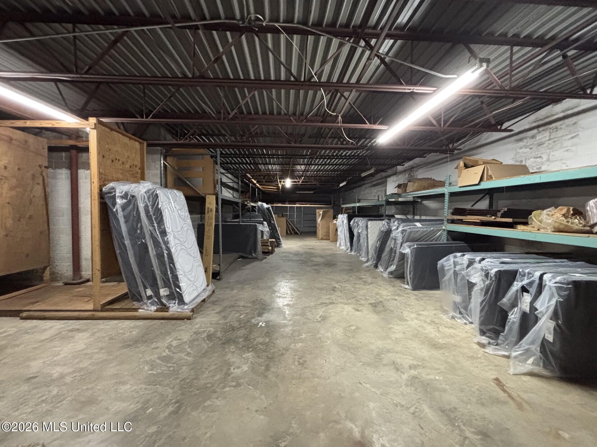 332 E Mulberry Street Property Photo 9