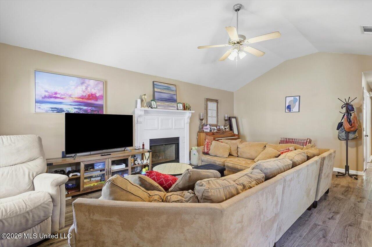 317 Swan Drive Property Photo 3