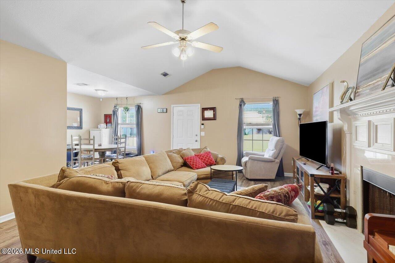 317 Swan Drive Property Photo 5