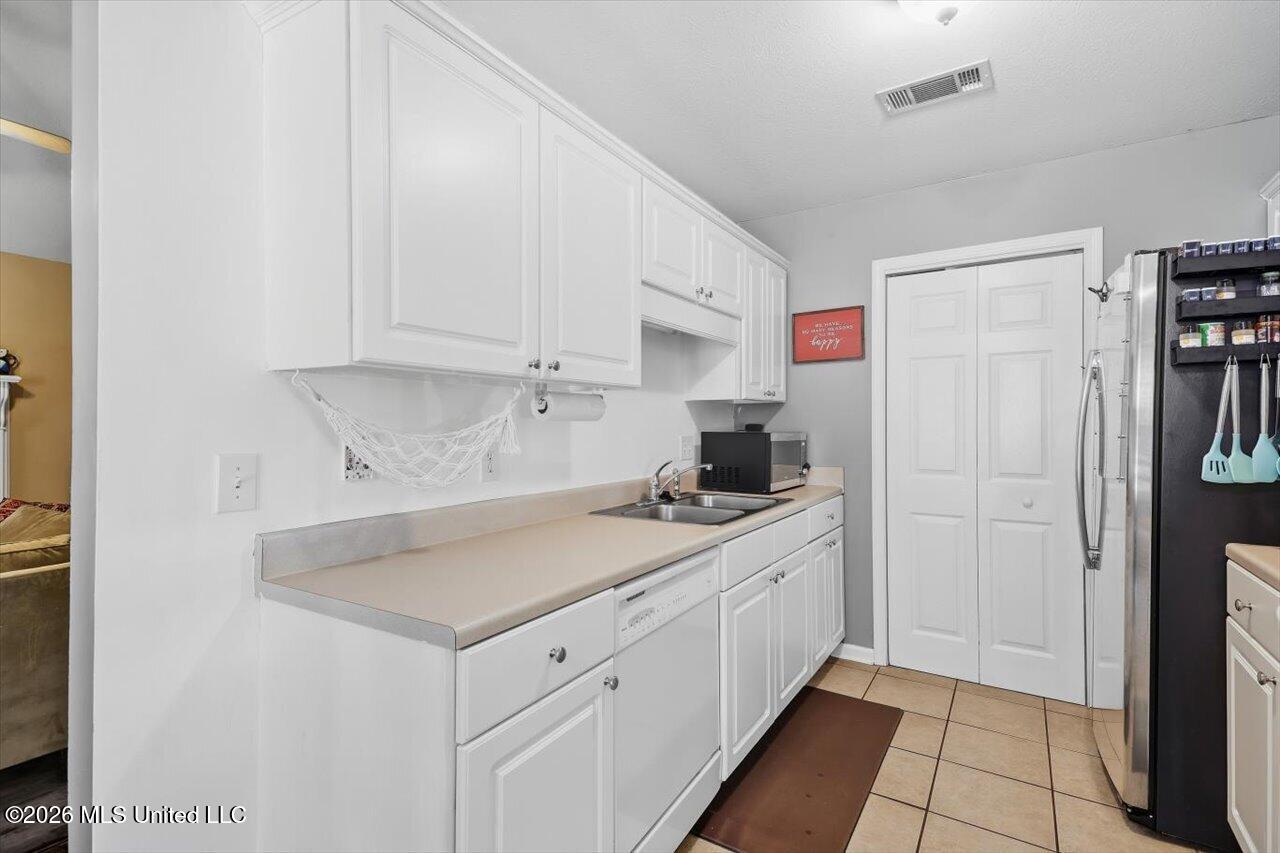 317 Swan Drive Property Photo 7