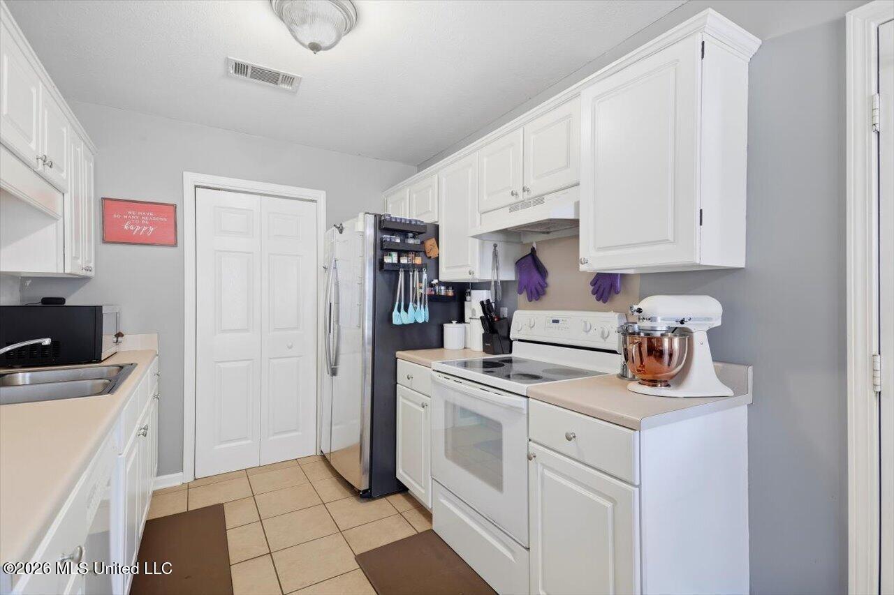 317 Swan Drive Property Photo 8