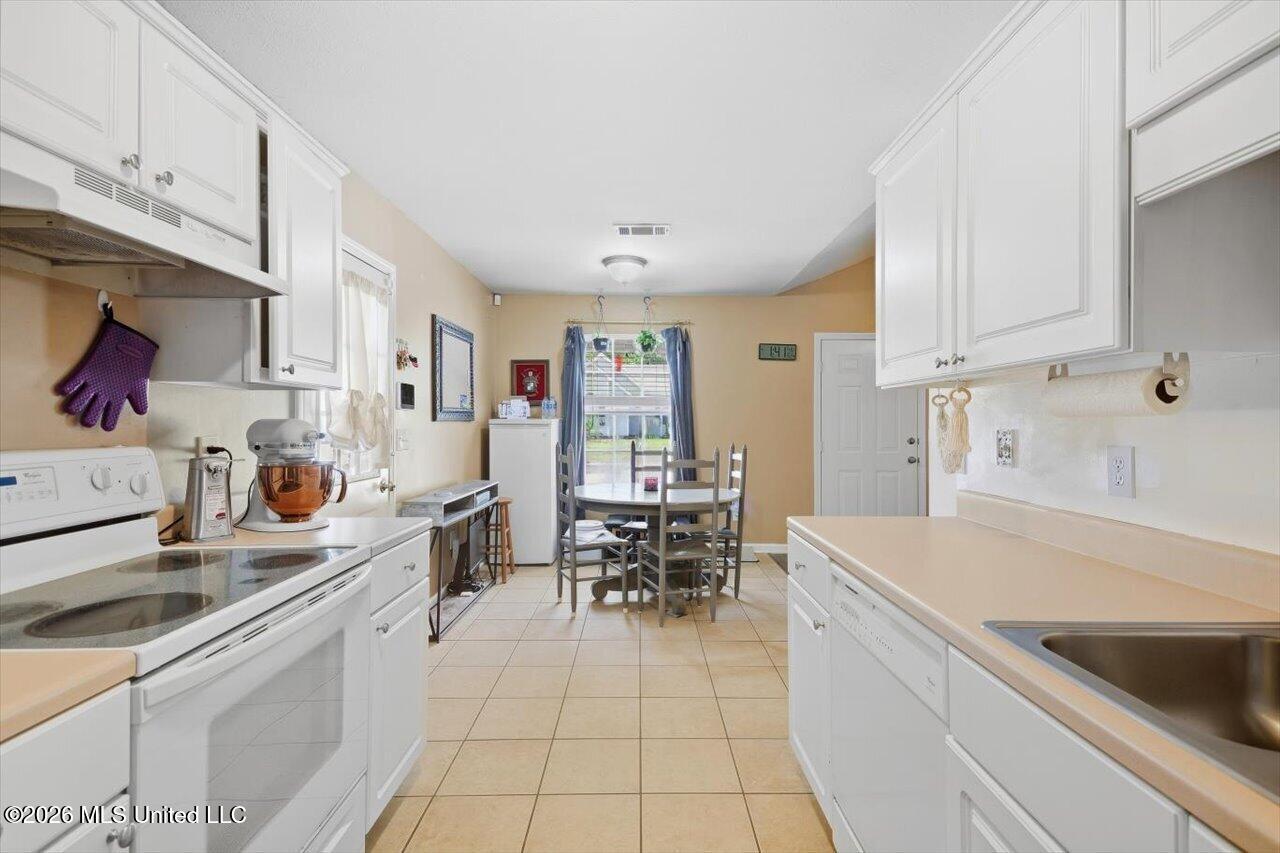 317 Swan Drive Property Photo 9