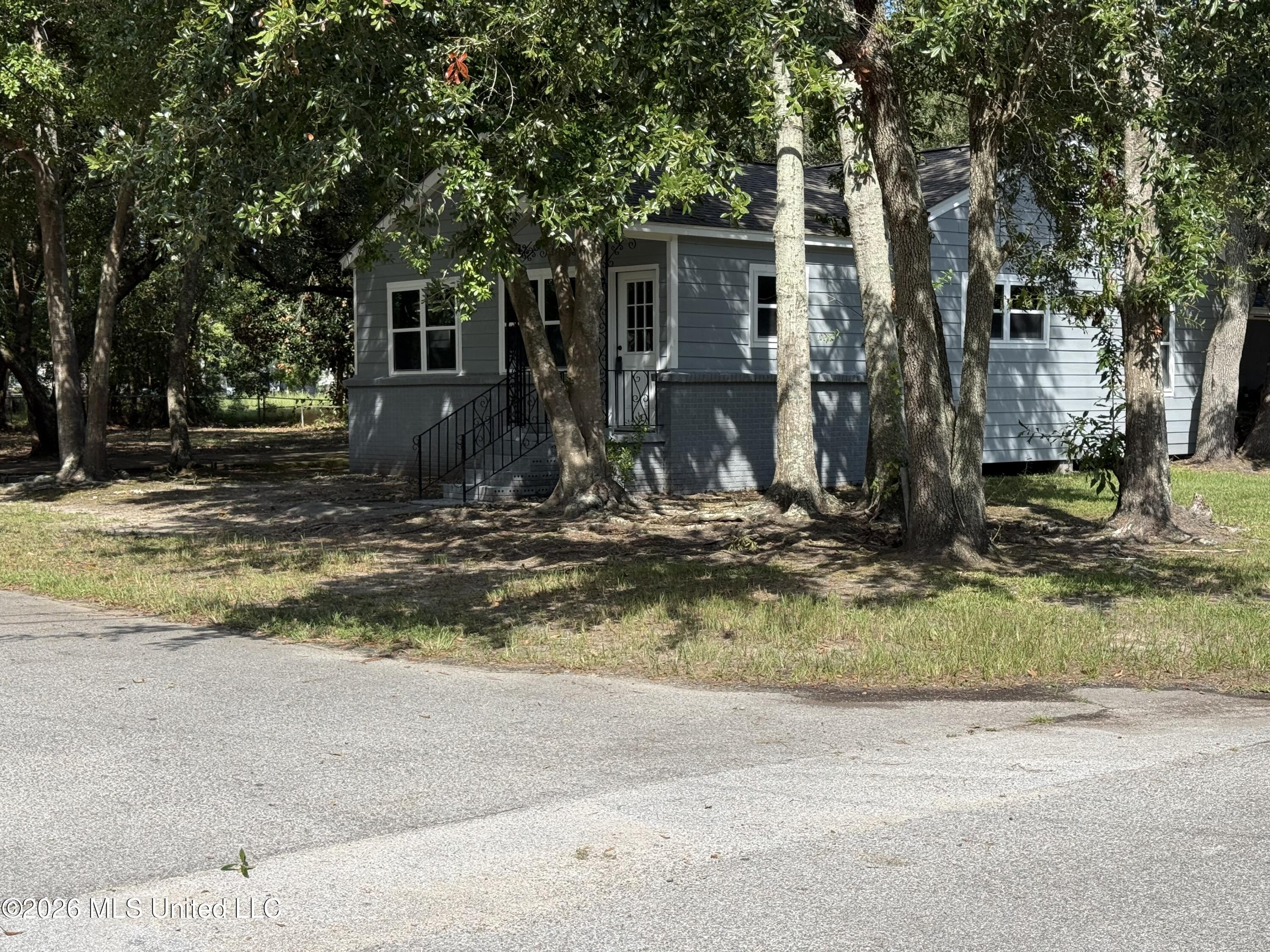 1811 Wilson Avenue Property Photo 1
