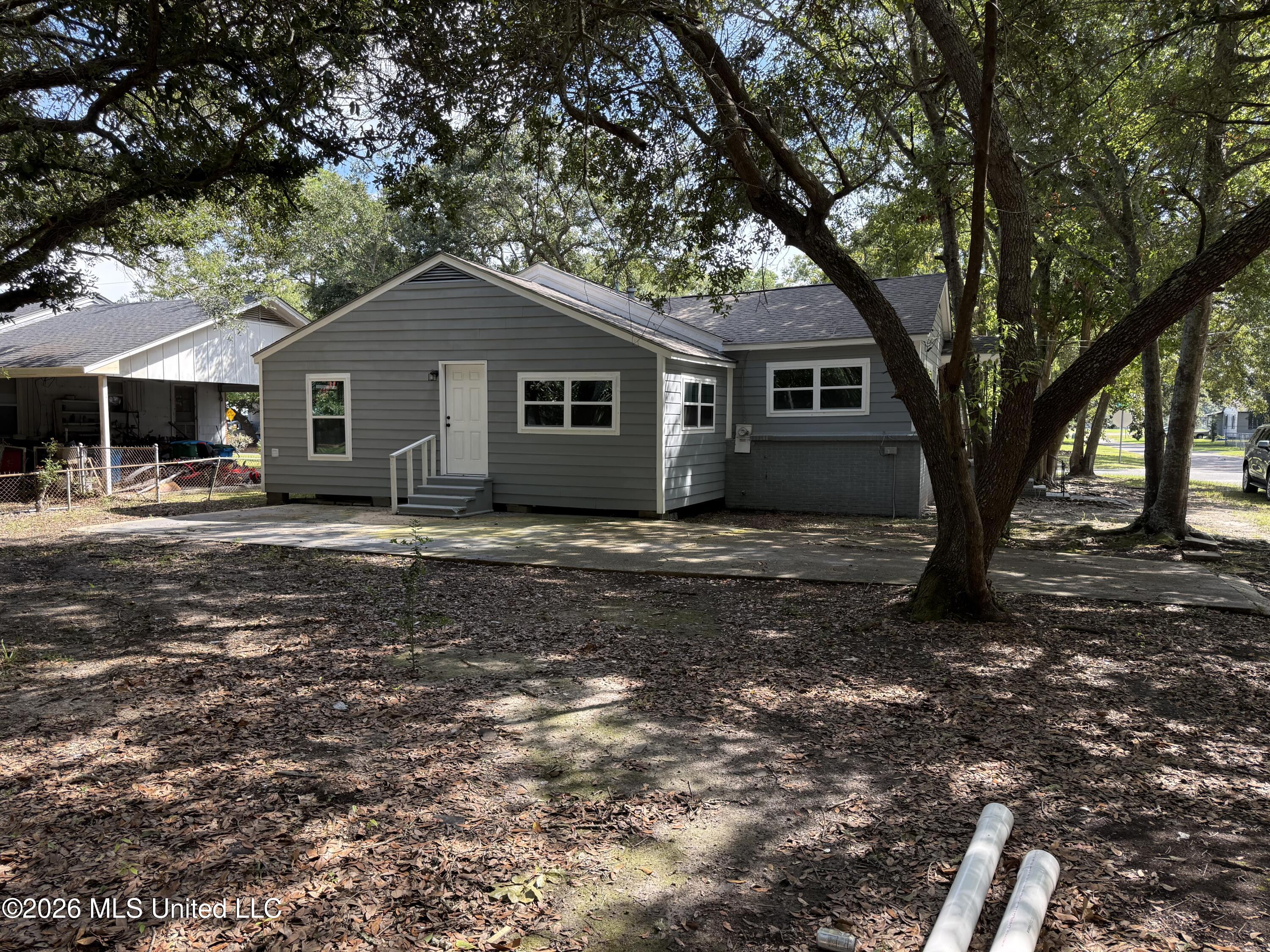 1811 Wilson Avenue Property Photo 3