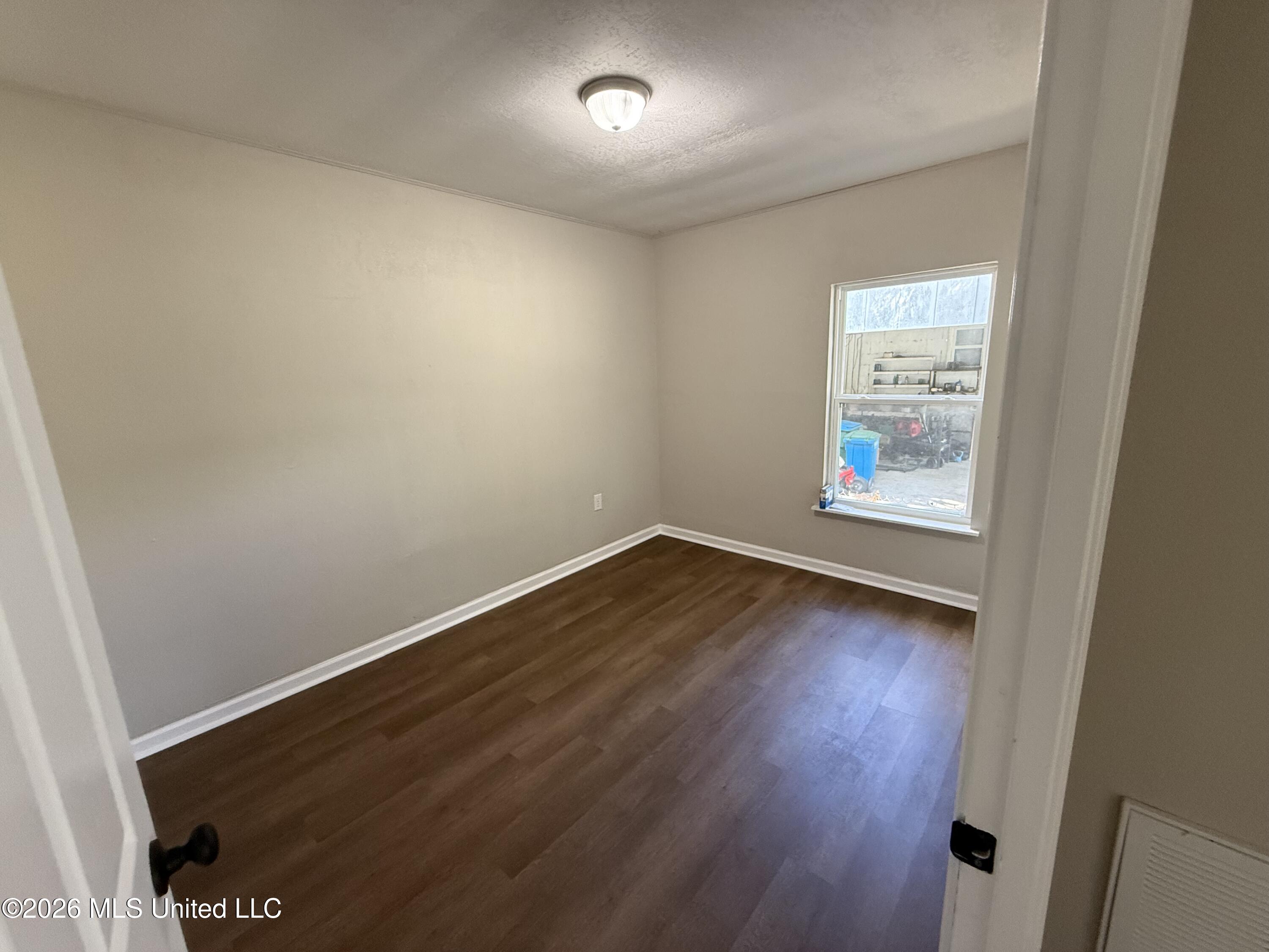 1811 Wilson Avenue Property Photo 11