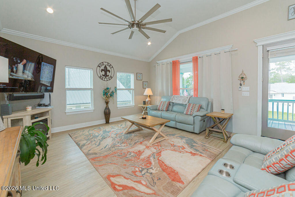 6276 Pontiac Drive Property Photo 6