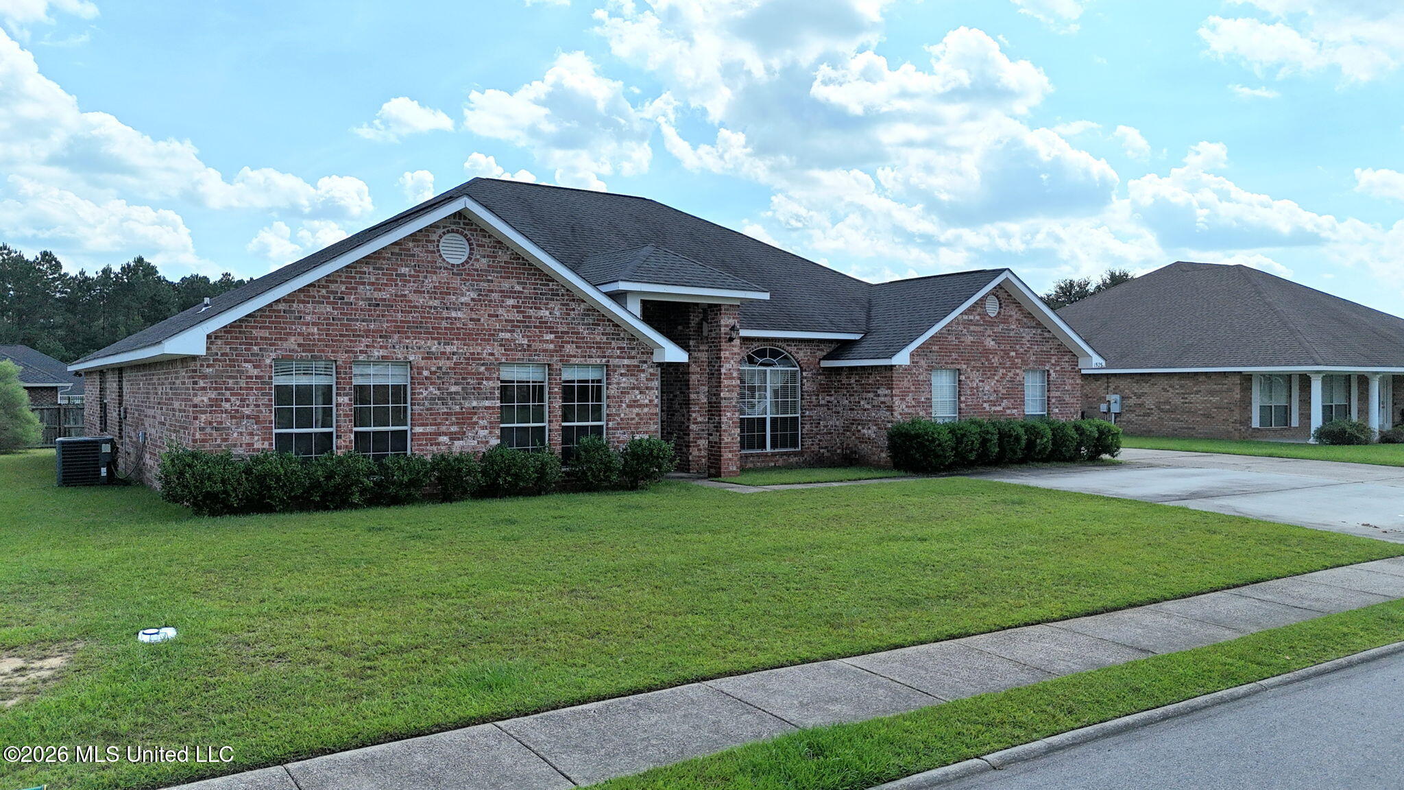 15250 Camelot Drive Property Photo 4