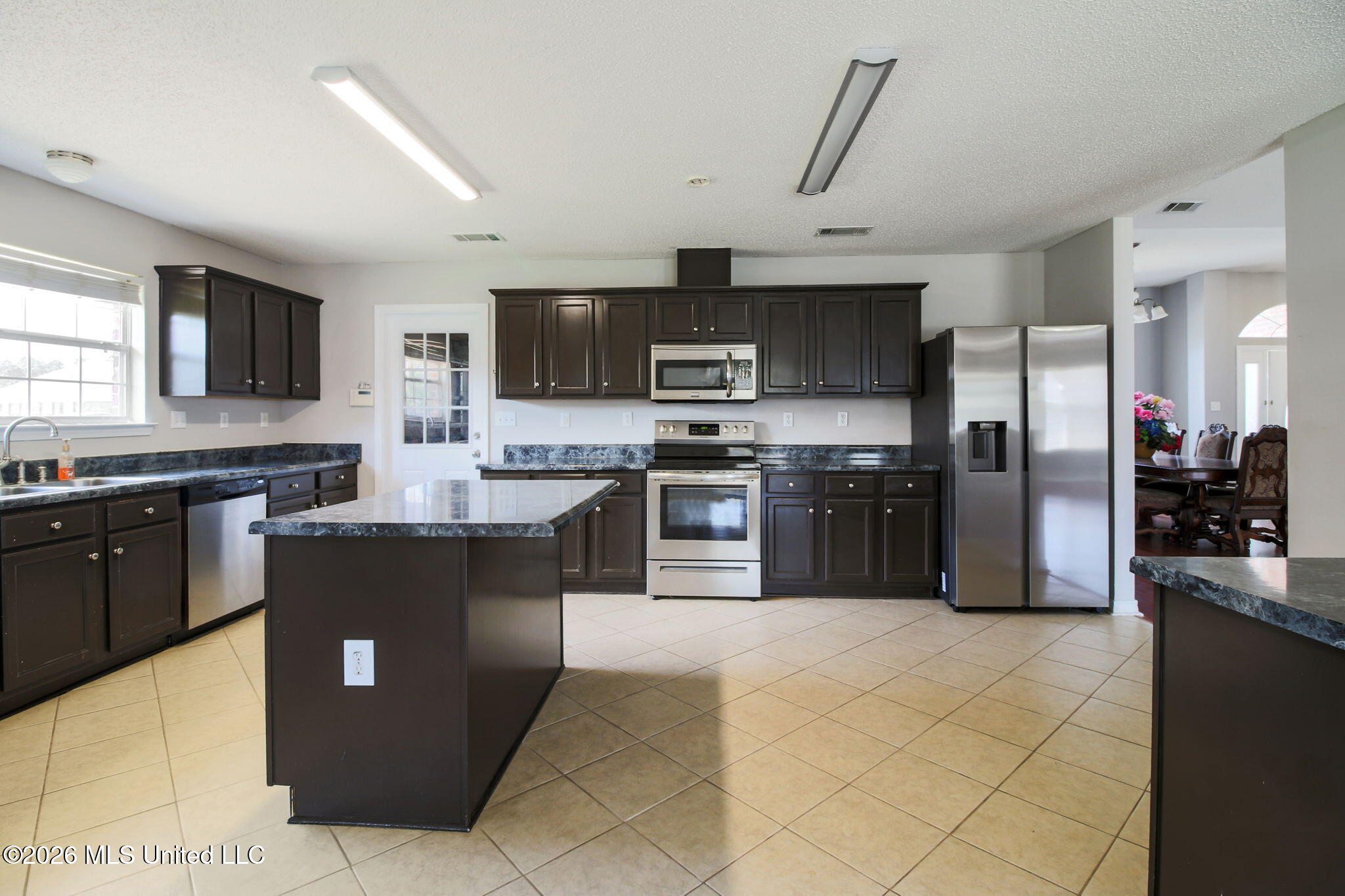 15250 Camelot Drive Property Photo 15