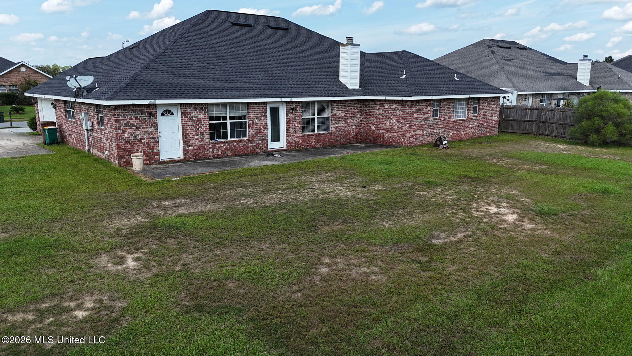 15250 Camelot Drive Property Photo 34