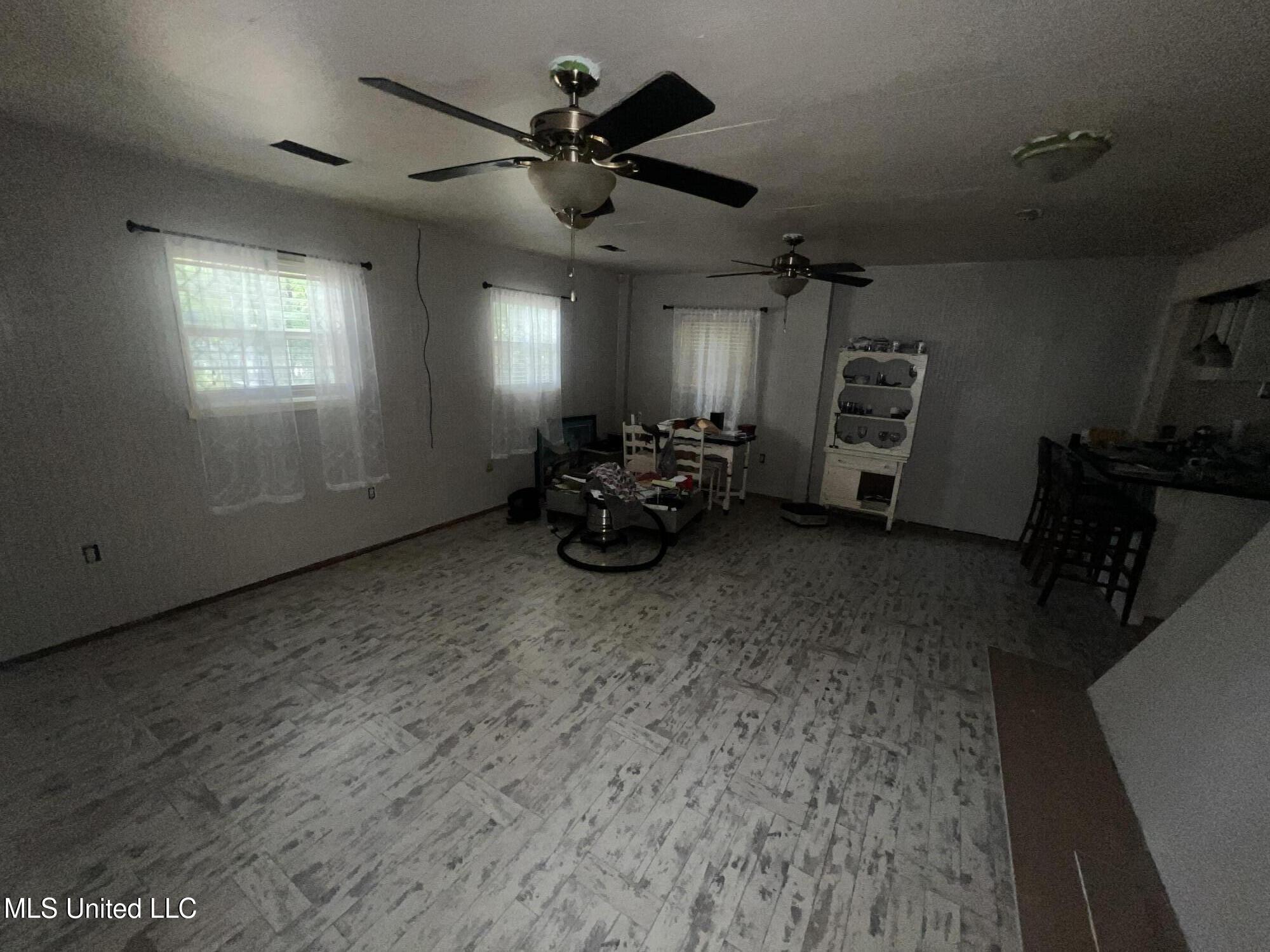 207 Vacation Lane Property Photo 7