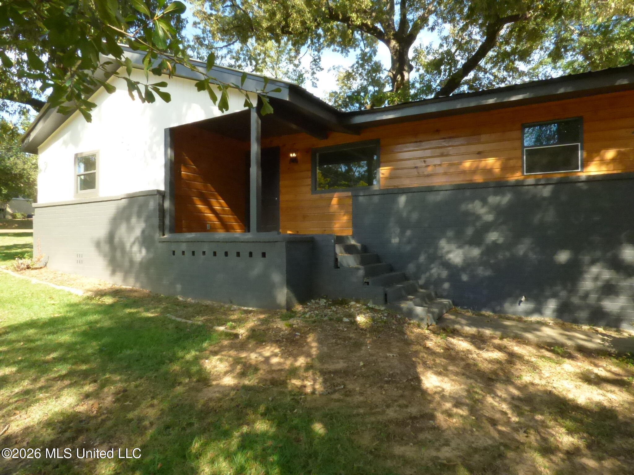 220 N James Avenue Property Photo 2