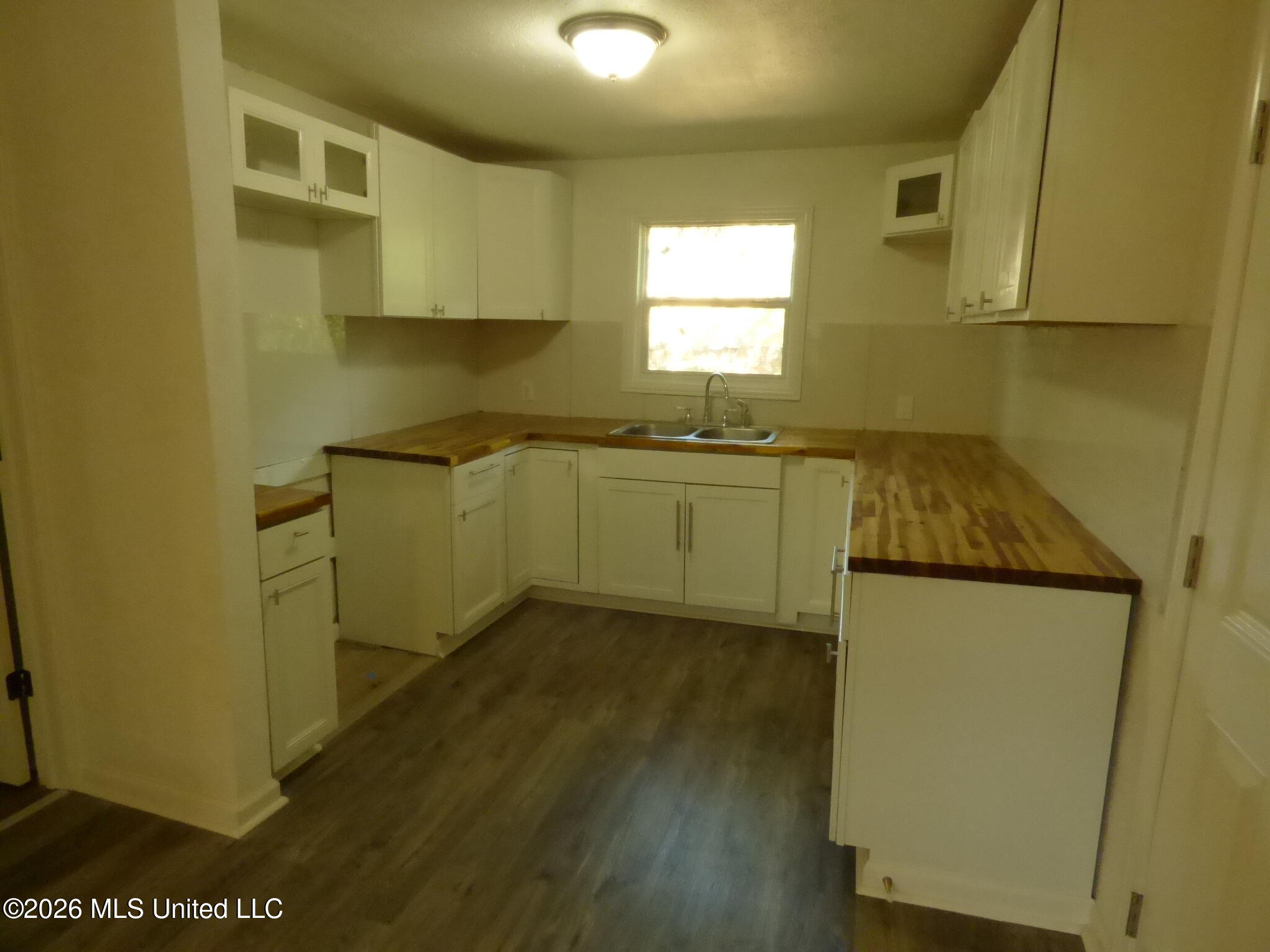 220 N James Avenue Property Photo 4