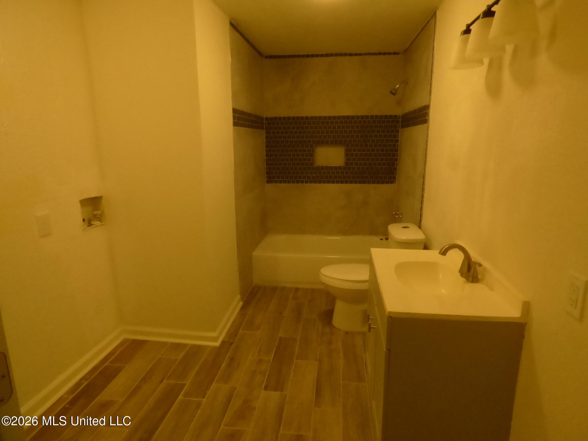 220 N James Avenue Property Photo 8