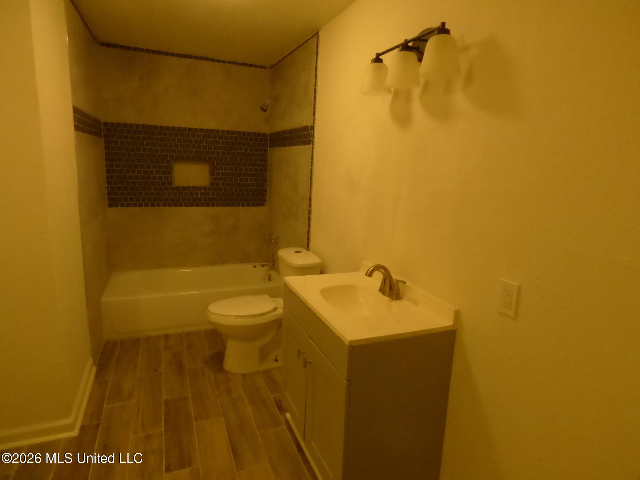 220 N James Avenue Property Photo 9