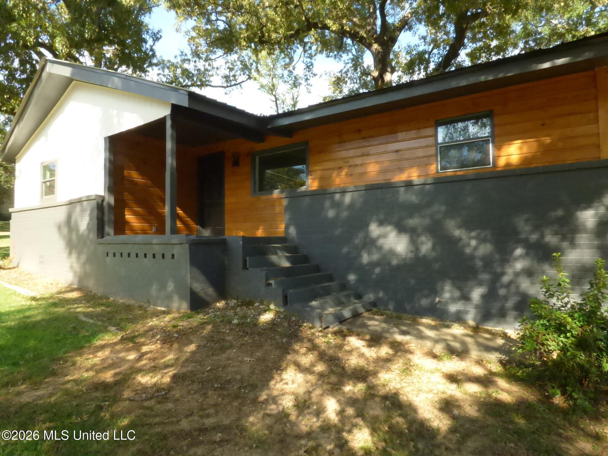 220 N James Avenue Property Photo 15