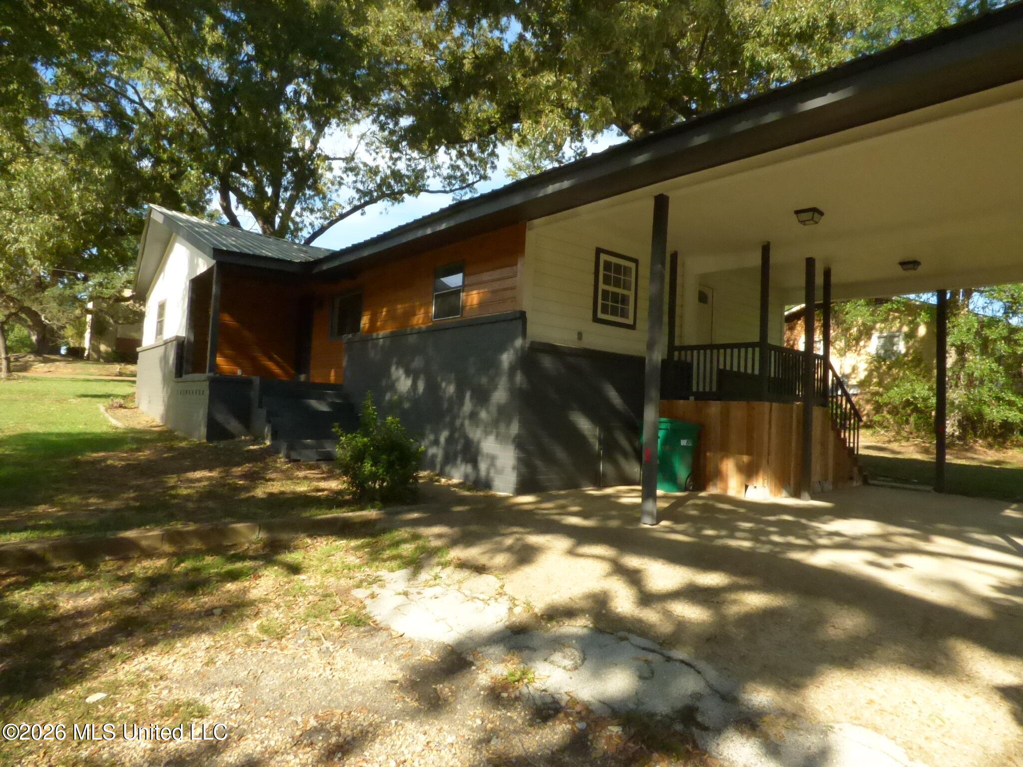 220 N James Avenue Property Photo 19