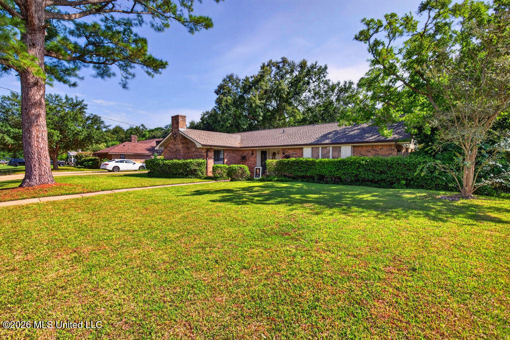 612 Sunset Drive Property Photo 2