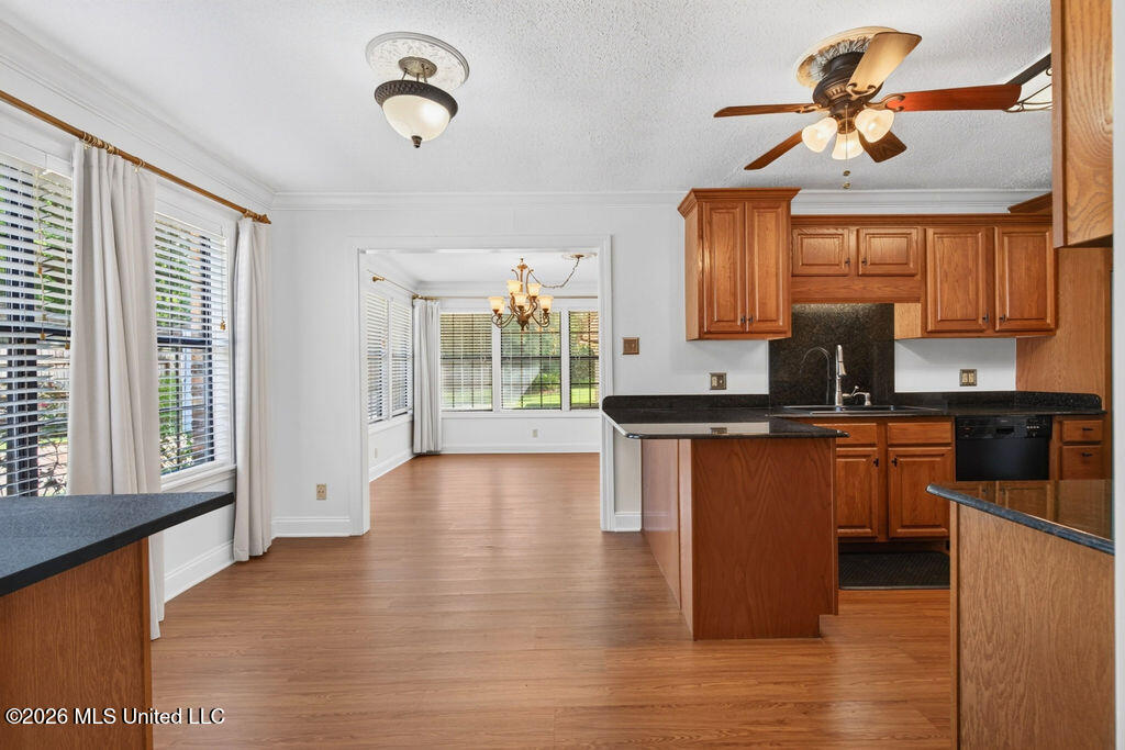 612 Sunset Drive Property Photo 10