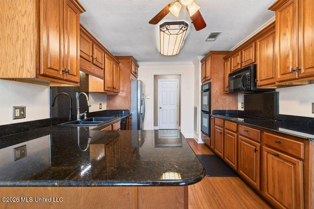 612 Sunset Drive Property Photo 12