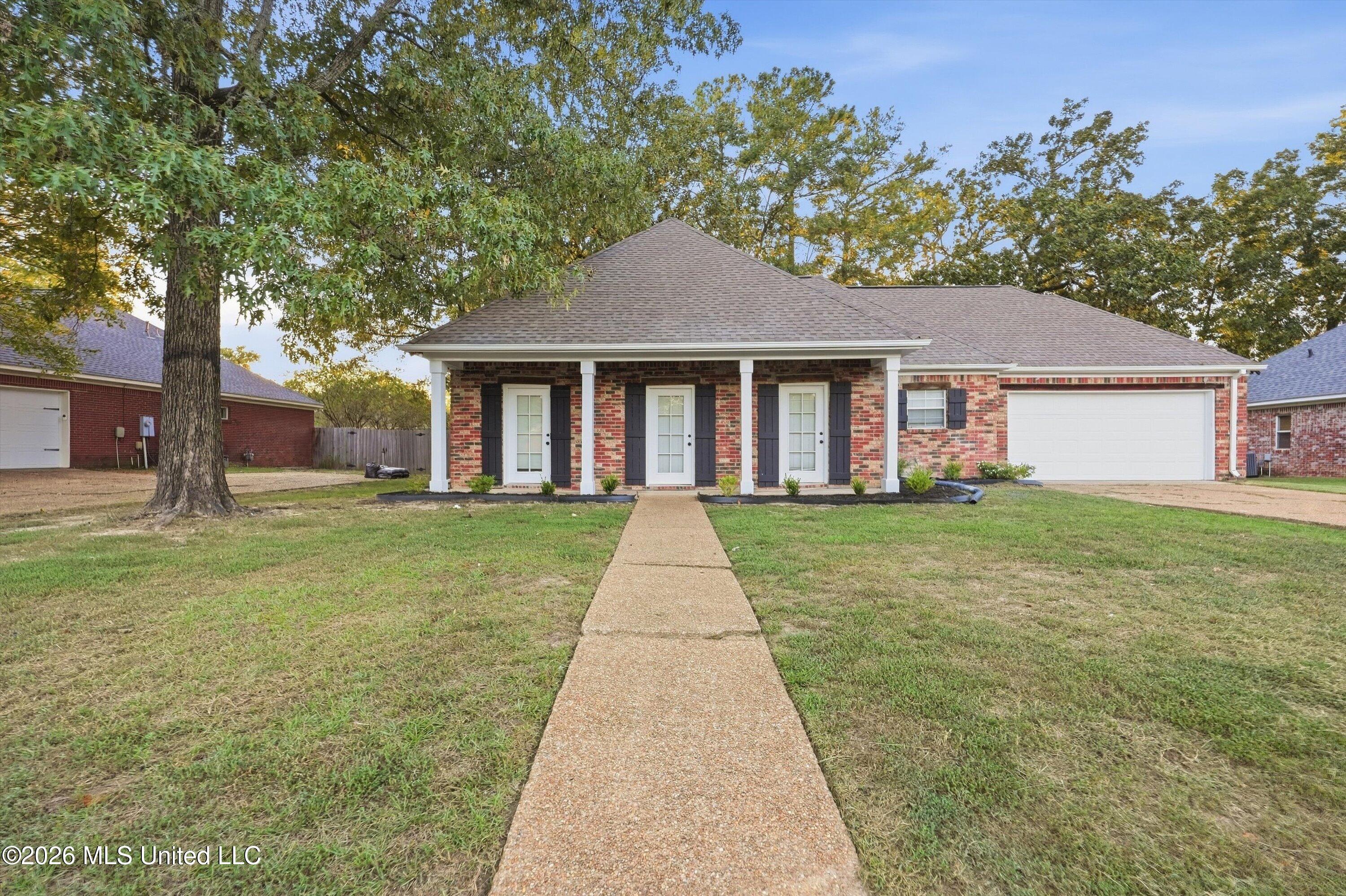 1007 Riverchase N Drive Property Photo 1